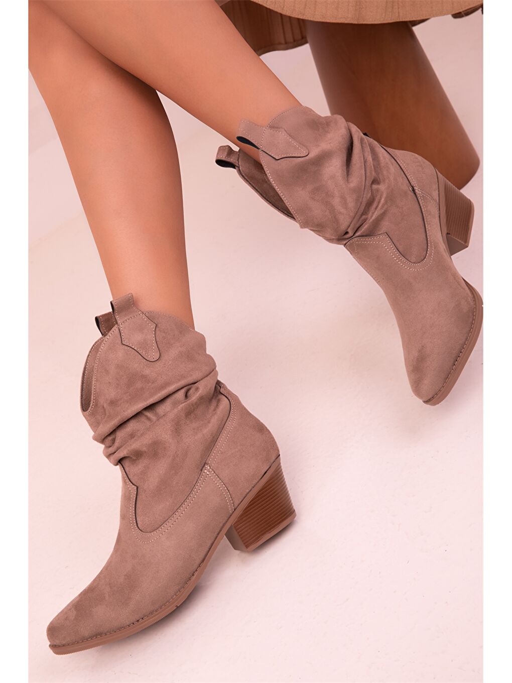 Kahverengi Süet Görünümlü Kadın Topuklu Bot-1