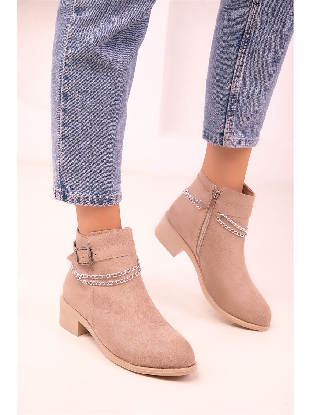 Bej Toka ve Zincir Detaylı Kadın Bot-2