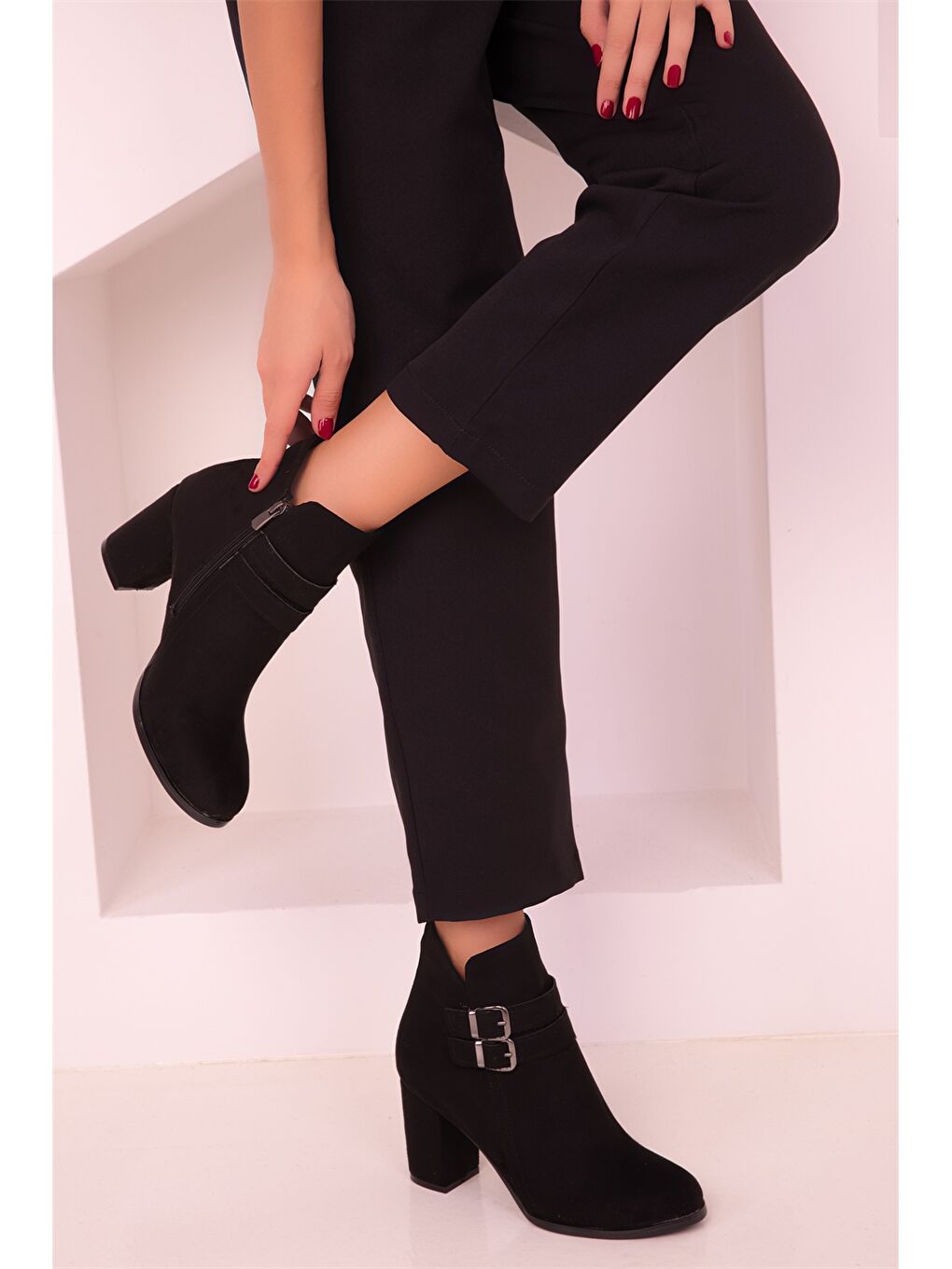 Siyah Süet Görünümlü Kadın Topuklu Bot-1