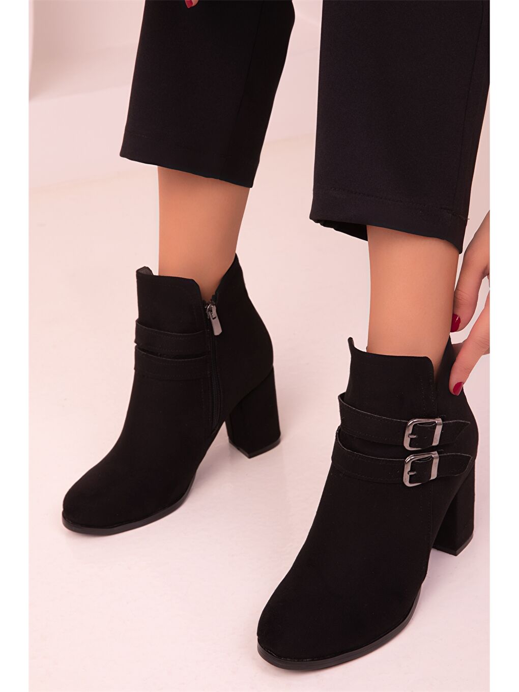 Siyah Süet Görünümlü Kadın Topuklu Bot-3