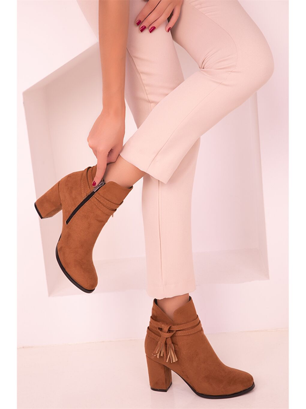 Ekru Püskül Detaylı Topuklu Kadın Bot