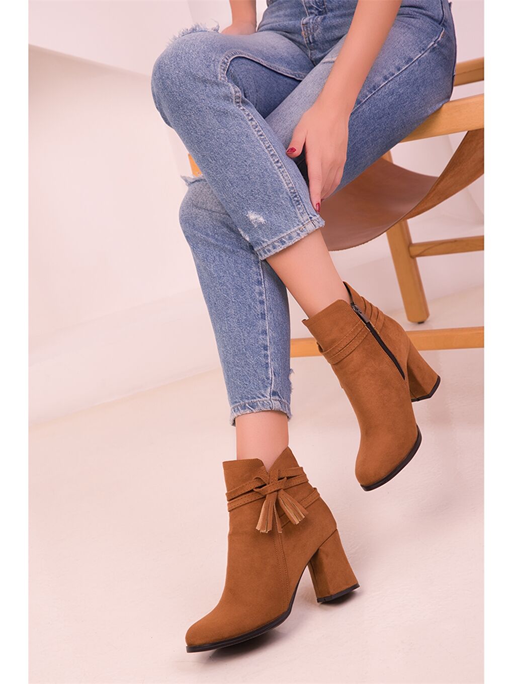 Ekru Püskül Detaylı Topuklu Kadın Bot-1