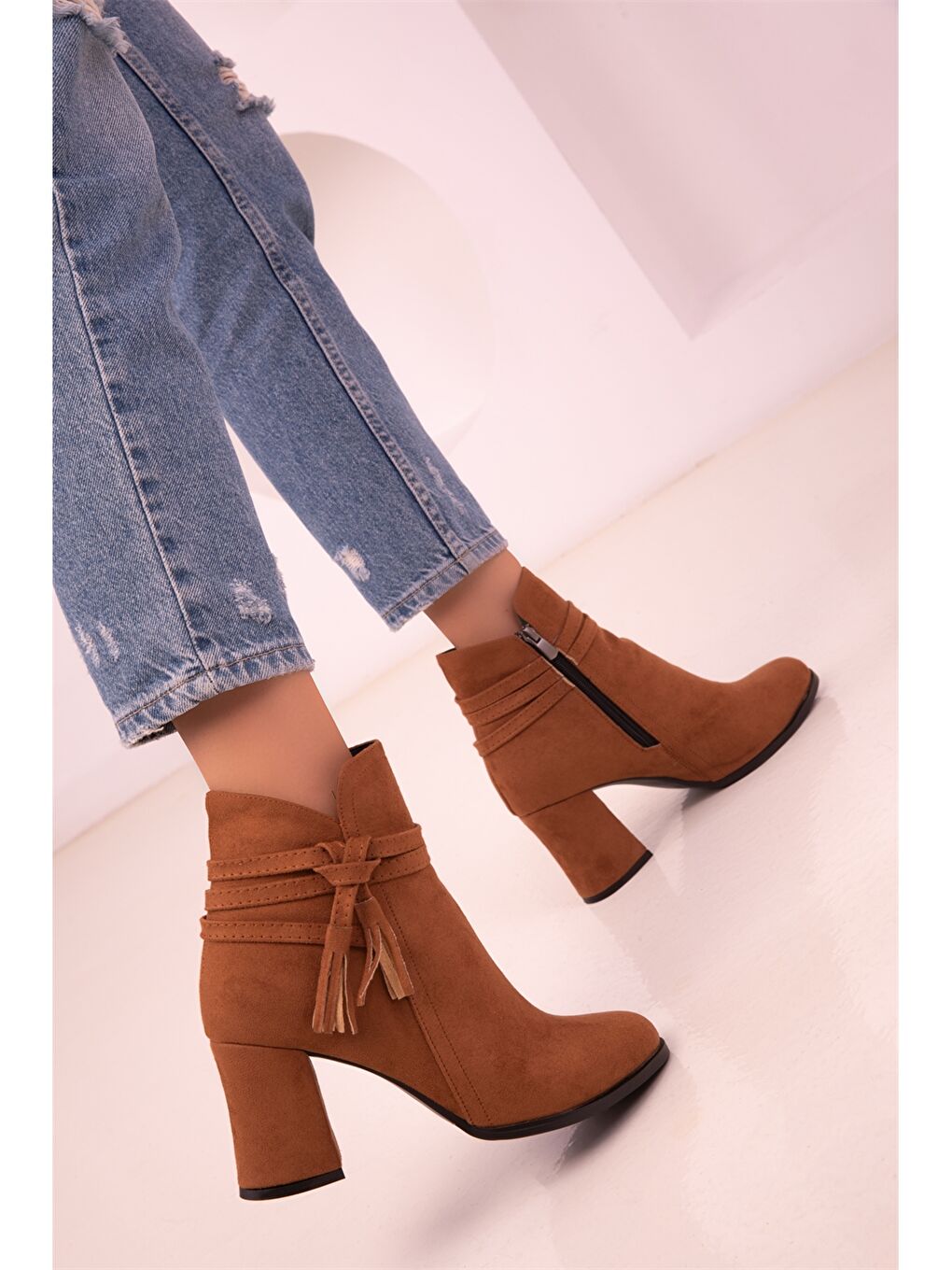 Ekru Püskül Detaylı Topuklu Kadın Bot-2