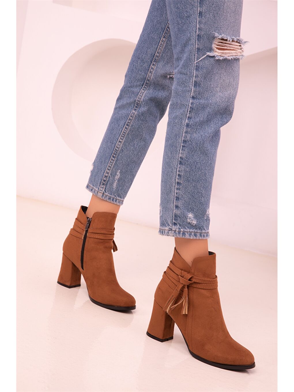 Ekru Püskül Detaylı Topuklu Kadın Bot-3