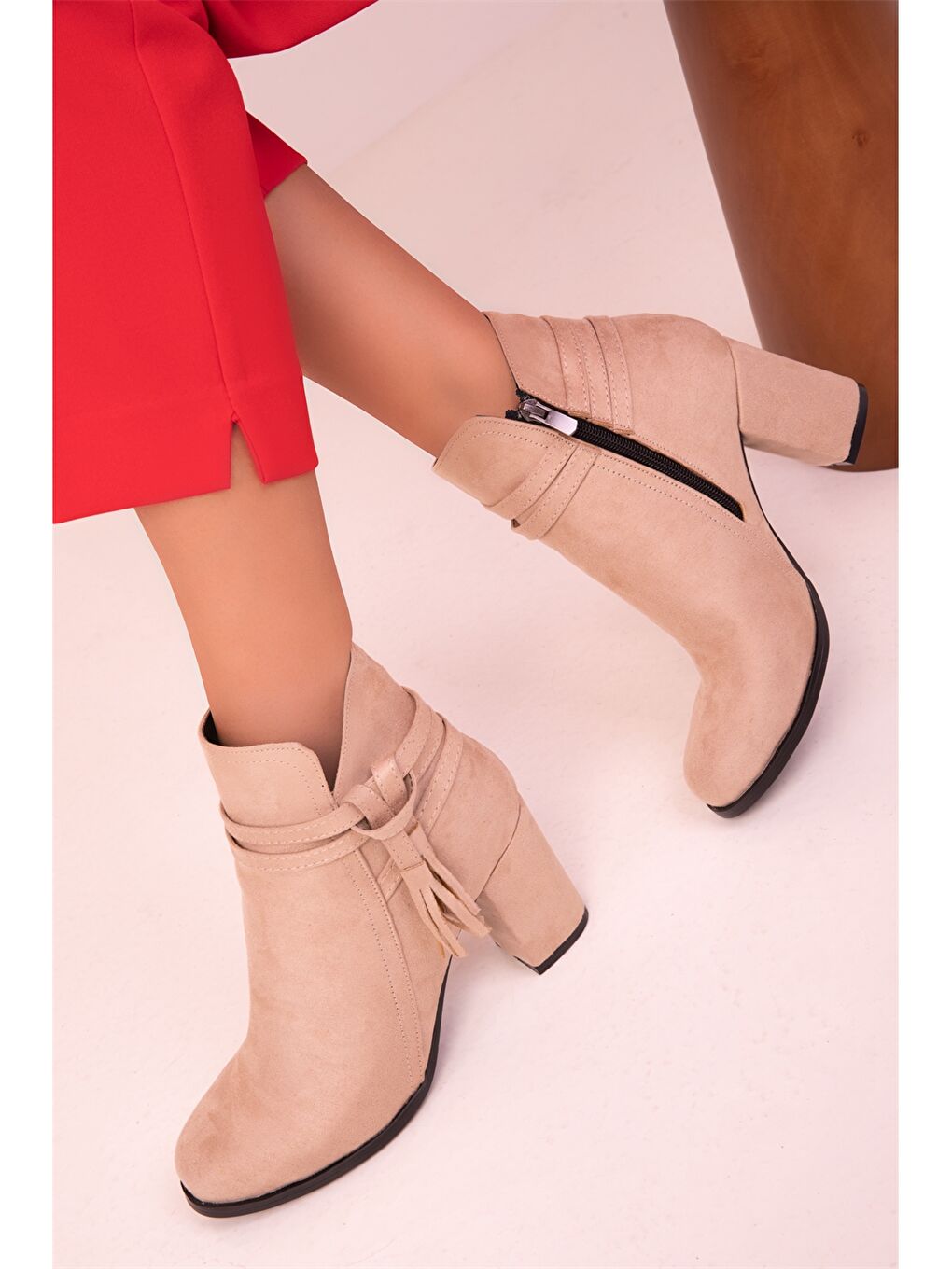 Bej Püskül Detaylı Topuklu Kadın Bot-2