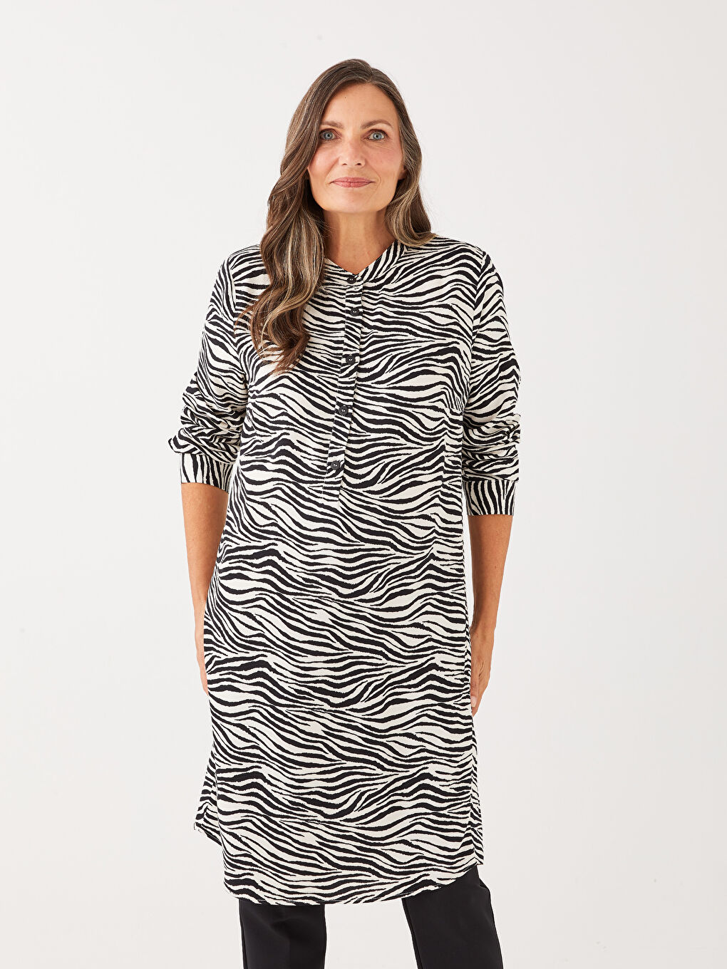 Bej Bisiklet Yaka Desenli Uzun Kollu Kadın Tunik-1