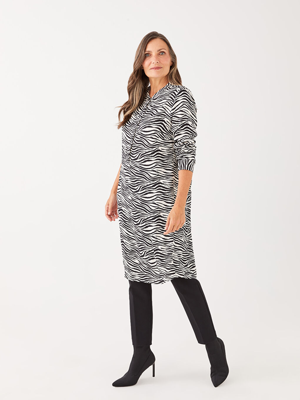 Bej Bisiklet Yaka Desenli Uzun Kollu Kadın Tunik-2