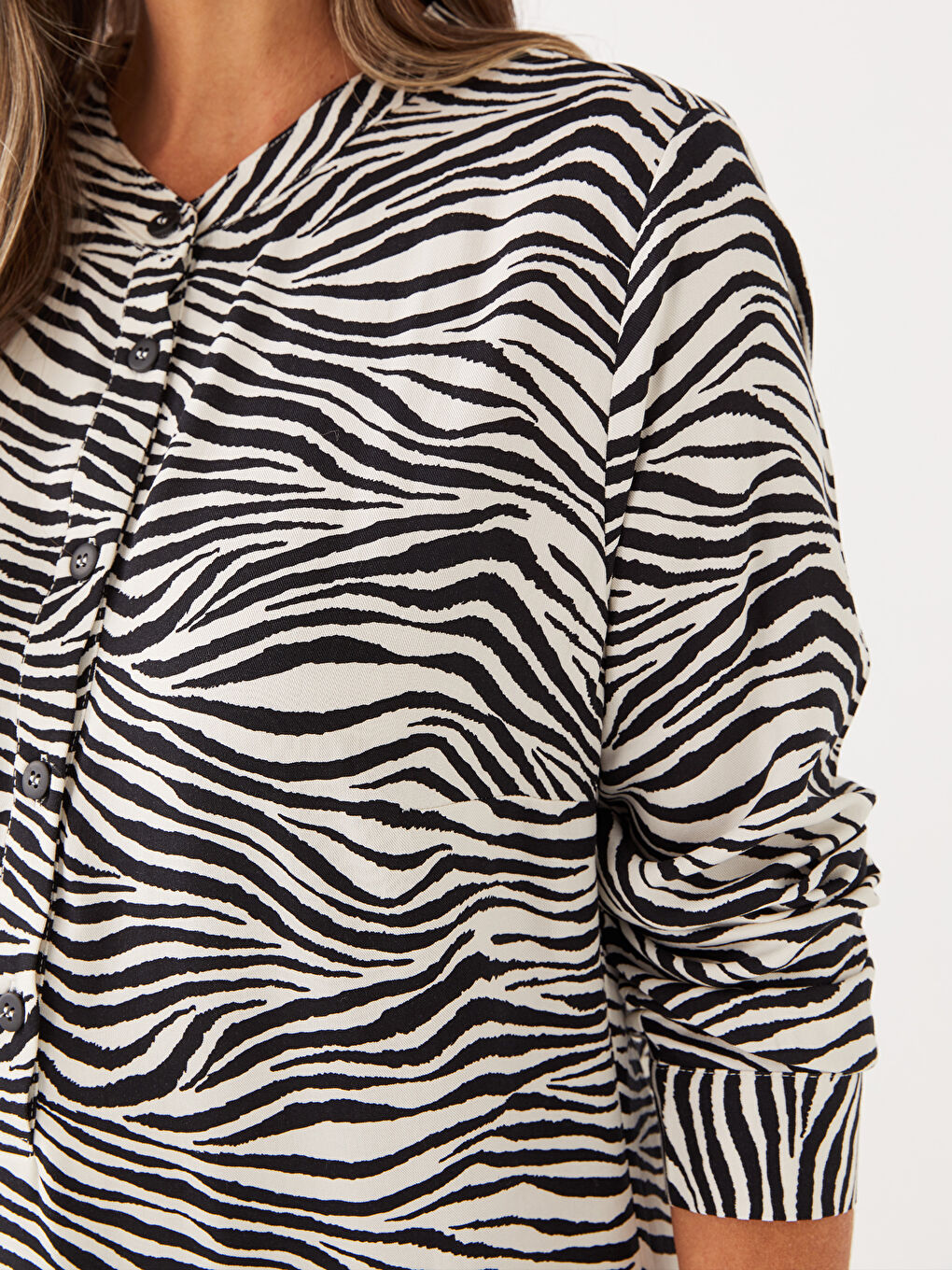 Bej Bisiklet Yaka Desenli Uzun Kollu Kadın Tunik-3