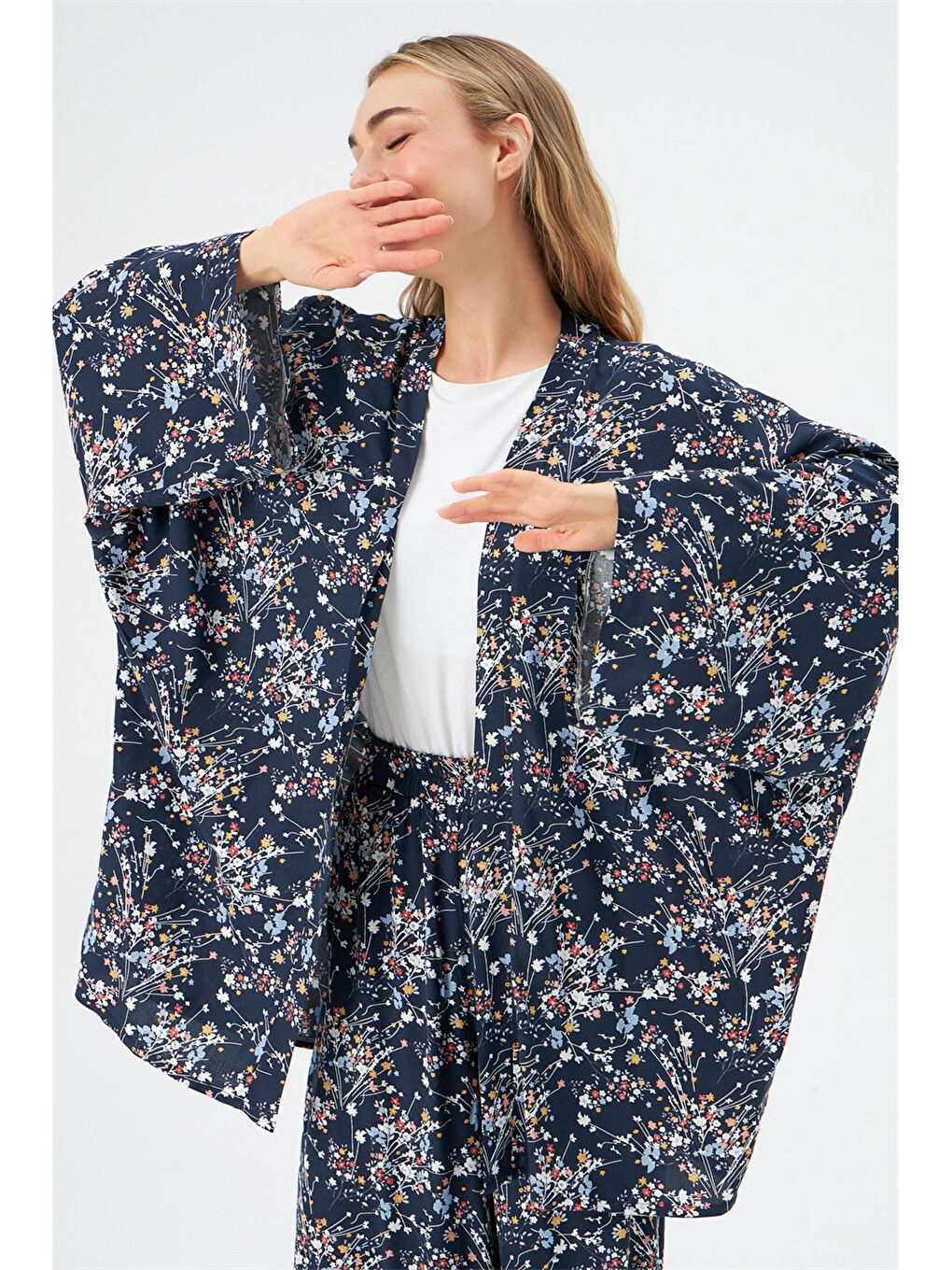 Siyah Şal Yaka Desenli Uzun Kollu Viskon Kadın Kimono-1