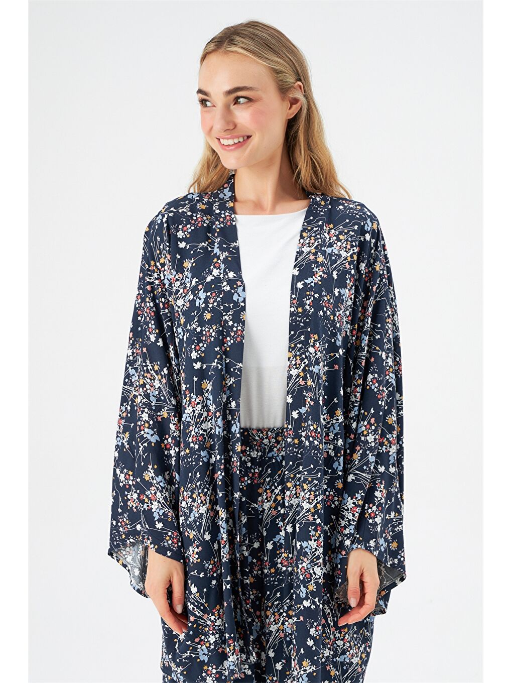 Siyah Şal Yaka Desenli Uzun Kollu Viskon Kadın Kimono-2