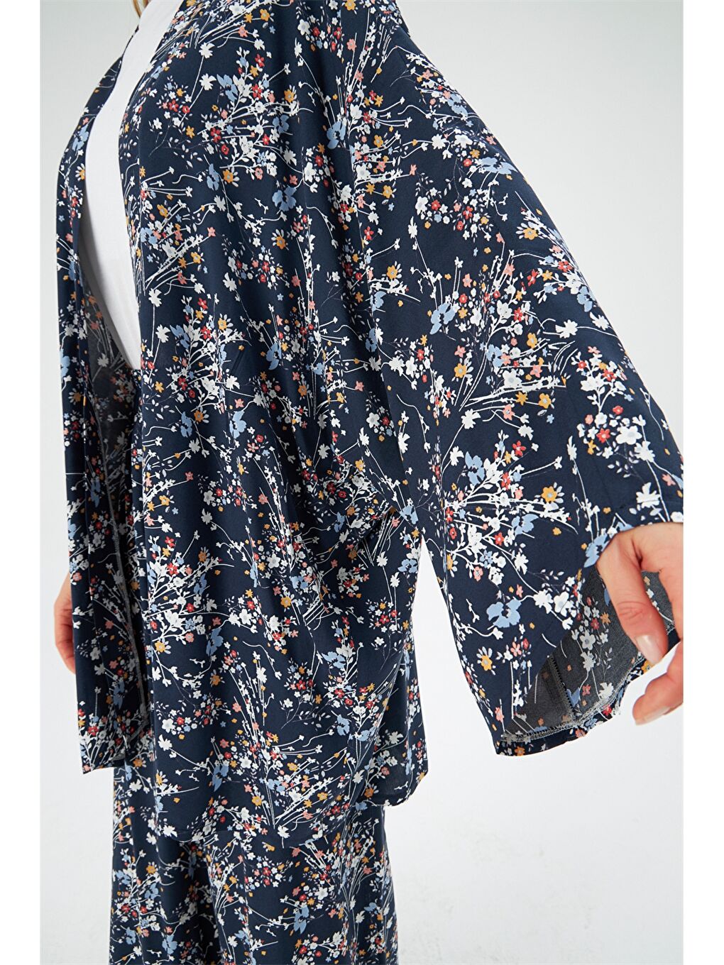 Siyah Şal Yaka Desenli Uzun Kollu Viskon Kadın Kimono-3