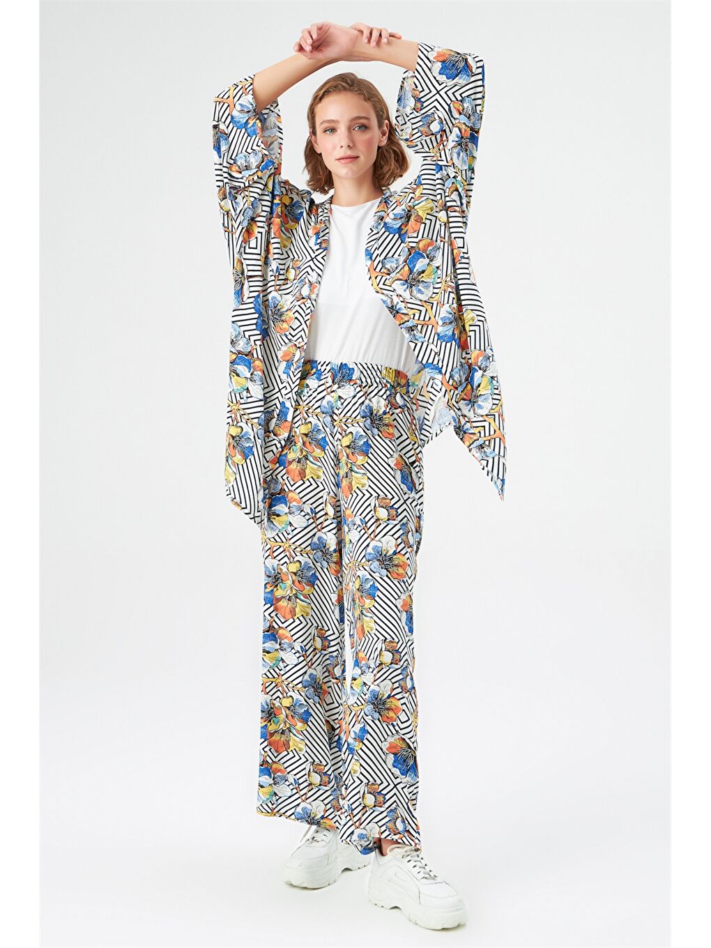 كيمونو نسائي طويل الأكمام من الفسكوز بنمط ياقة شال مطبوع