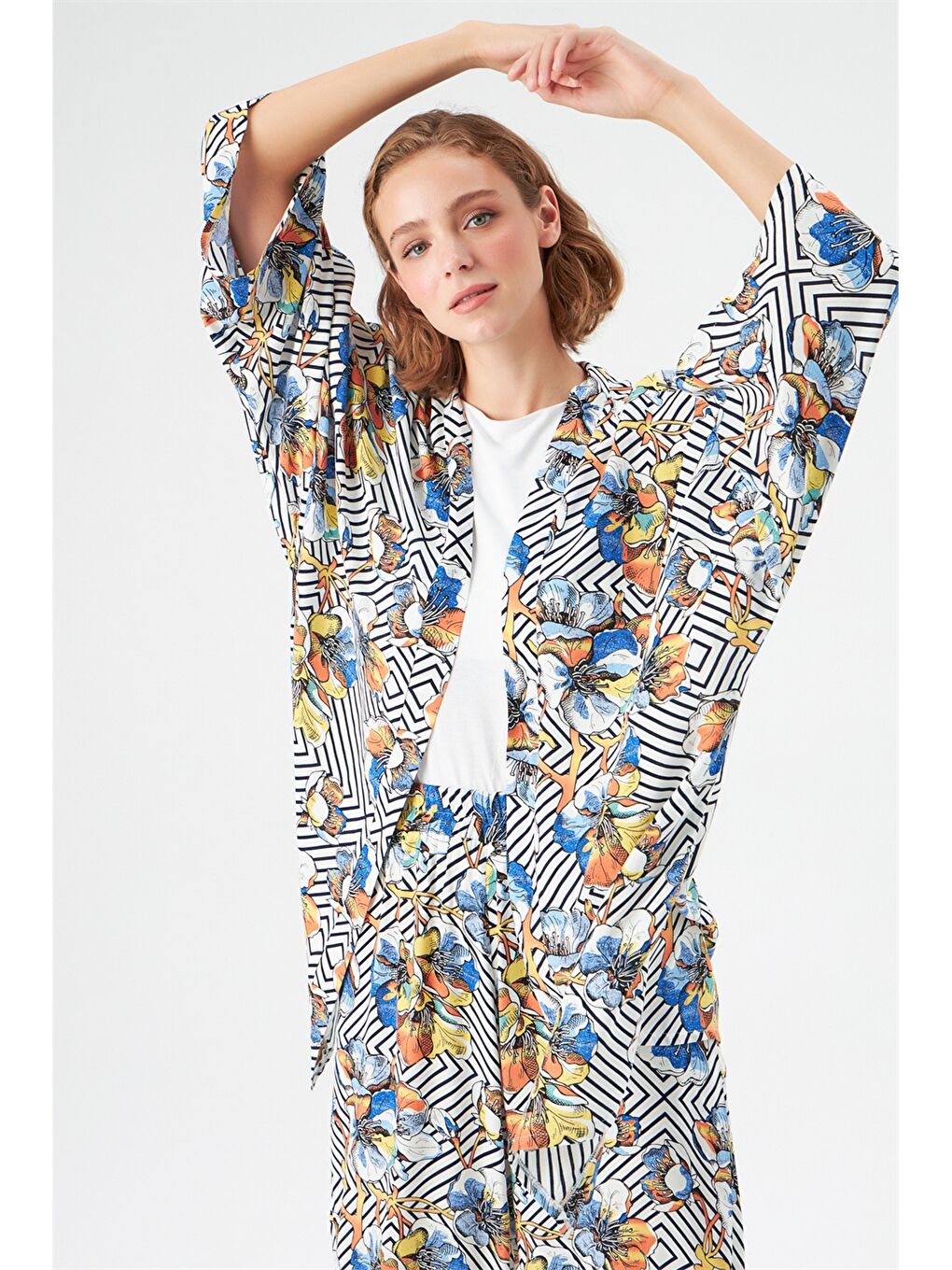 كيمونو نسائي طويل الأكمام من الفسكوز بنمط ياقة شال مطبوع-1