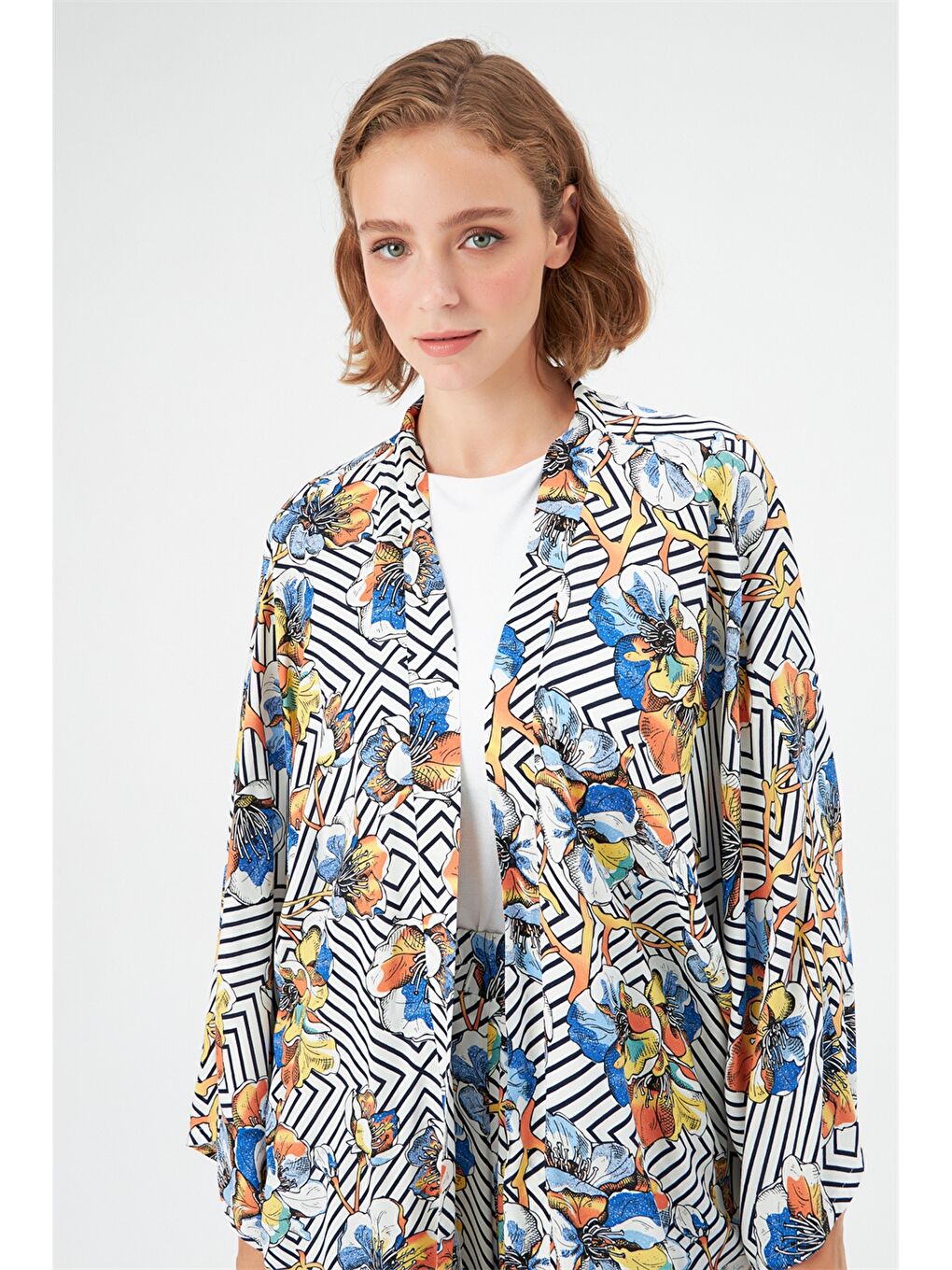 كيمونو نسائي طويل الأكمام من الفسكوز بنمط ياقة شال مطبوع-3