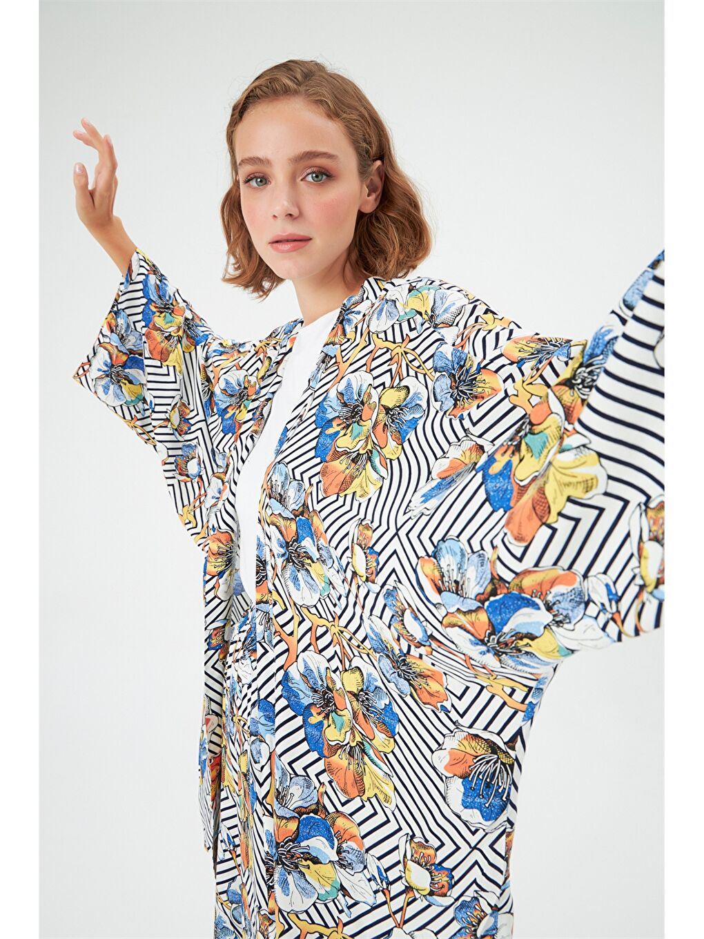 كيمونو نسائي طويل الأكمام من الفسكوز بنمط ياقة شال مطبوع-4