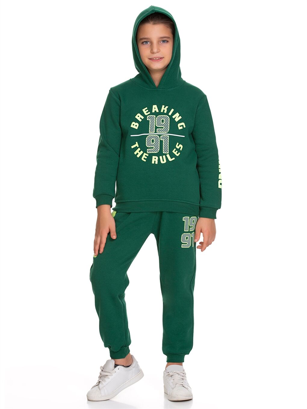 سويت شيرت ولادي بأكمام طويلة مطبوعة بغطاء للرأس وبنطلون رياضي