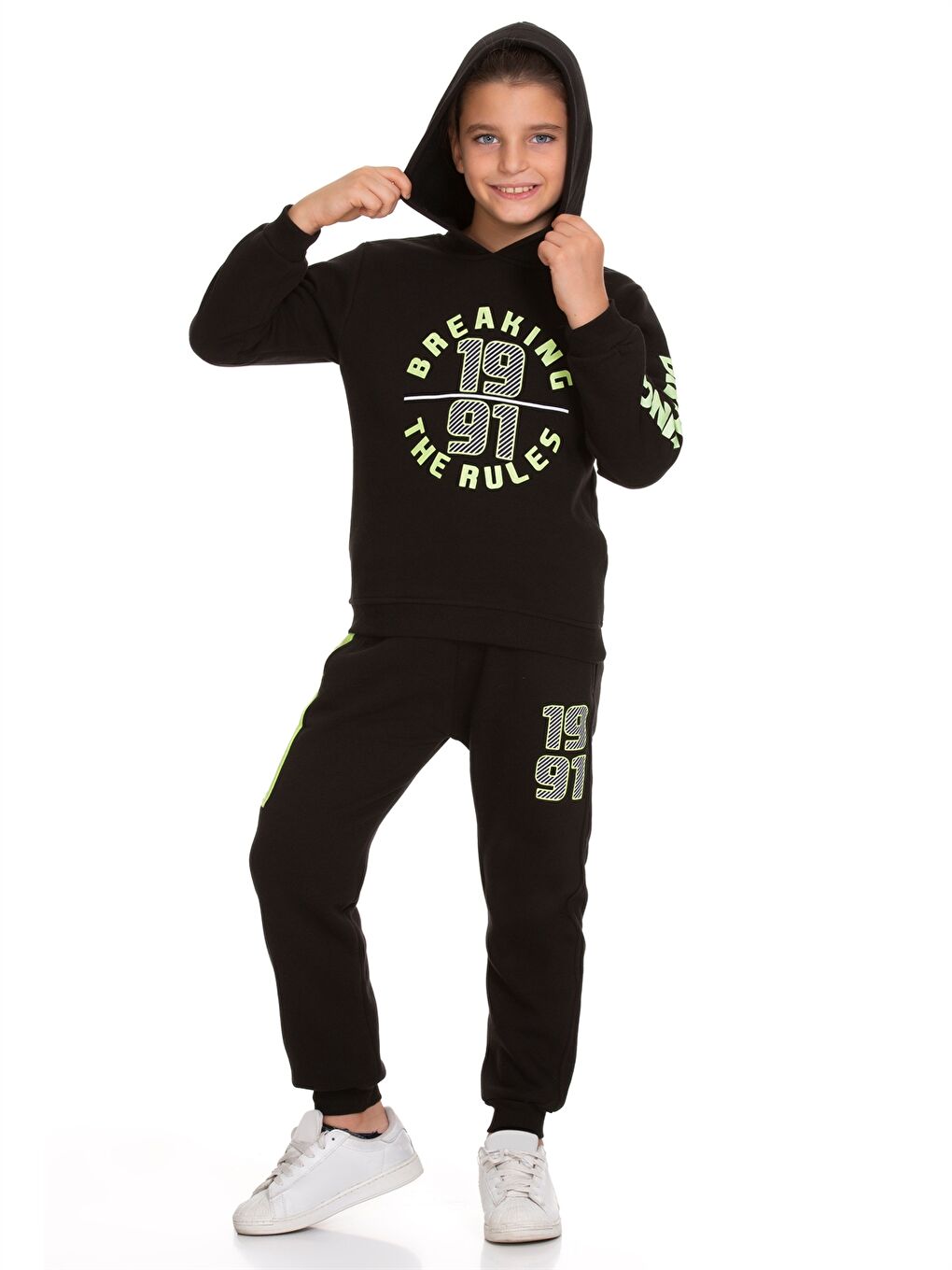 سويت شيرت ولادي بأكمام طويلة مطبوعة بغطاء للرأس وبنطلون رياضي-2