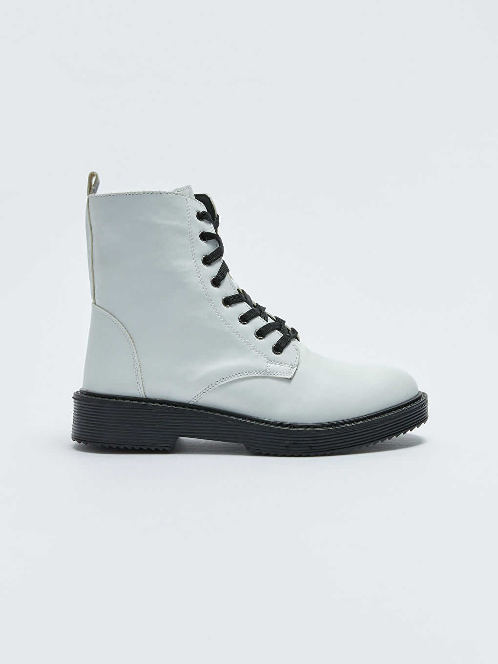 Beyaz Bağcıklı Deri Görünümlü Kadın Bot-2