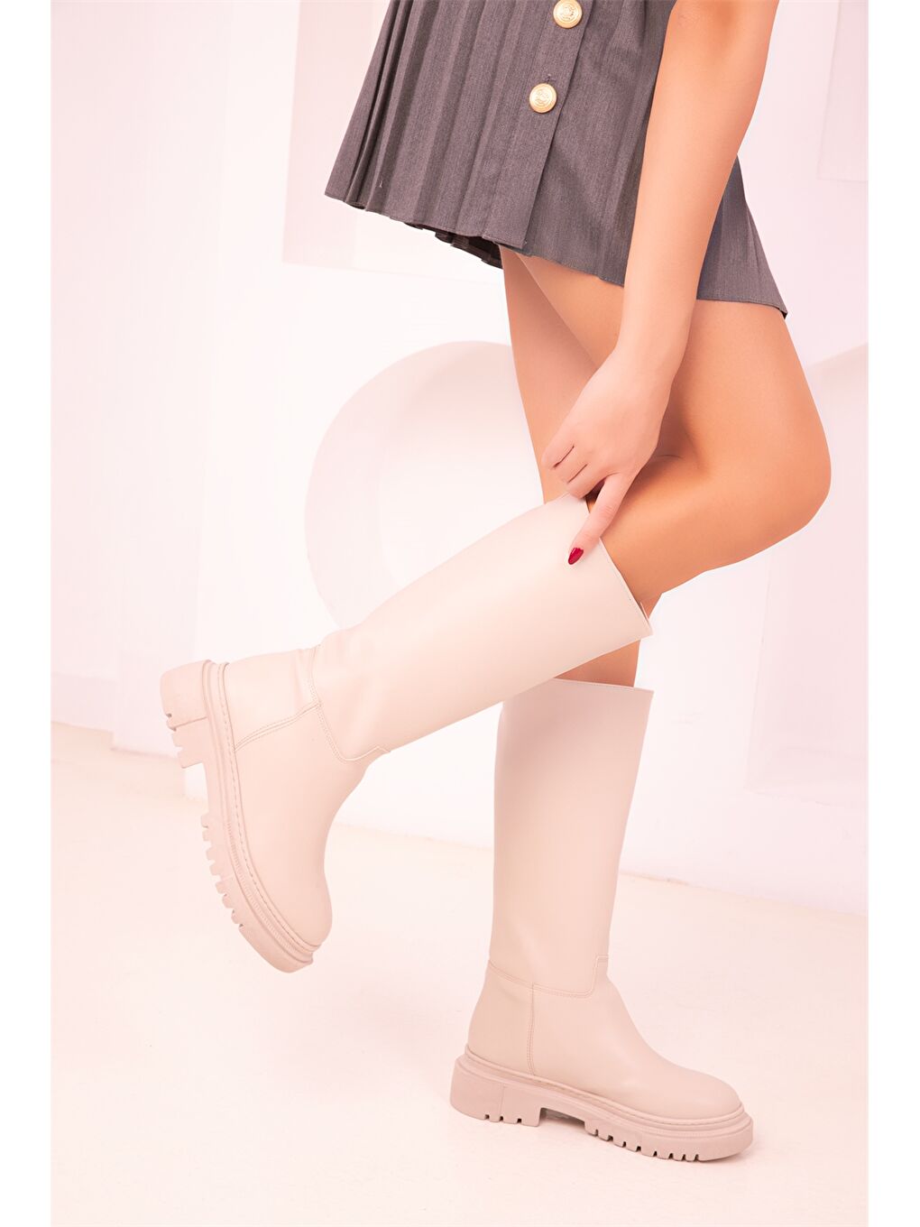 Bej Deri Görünümlü Kadın Çizme