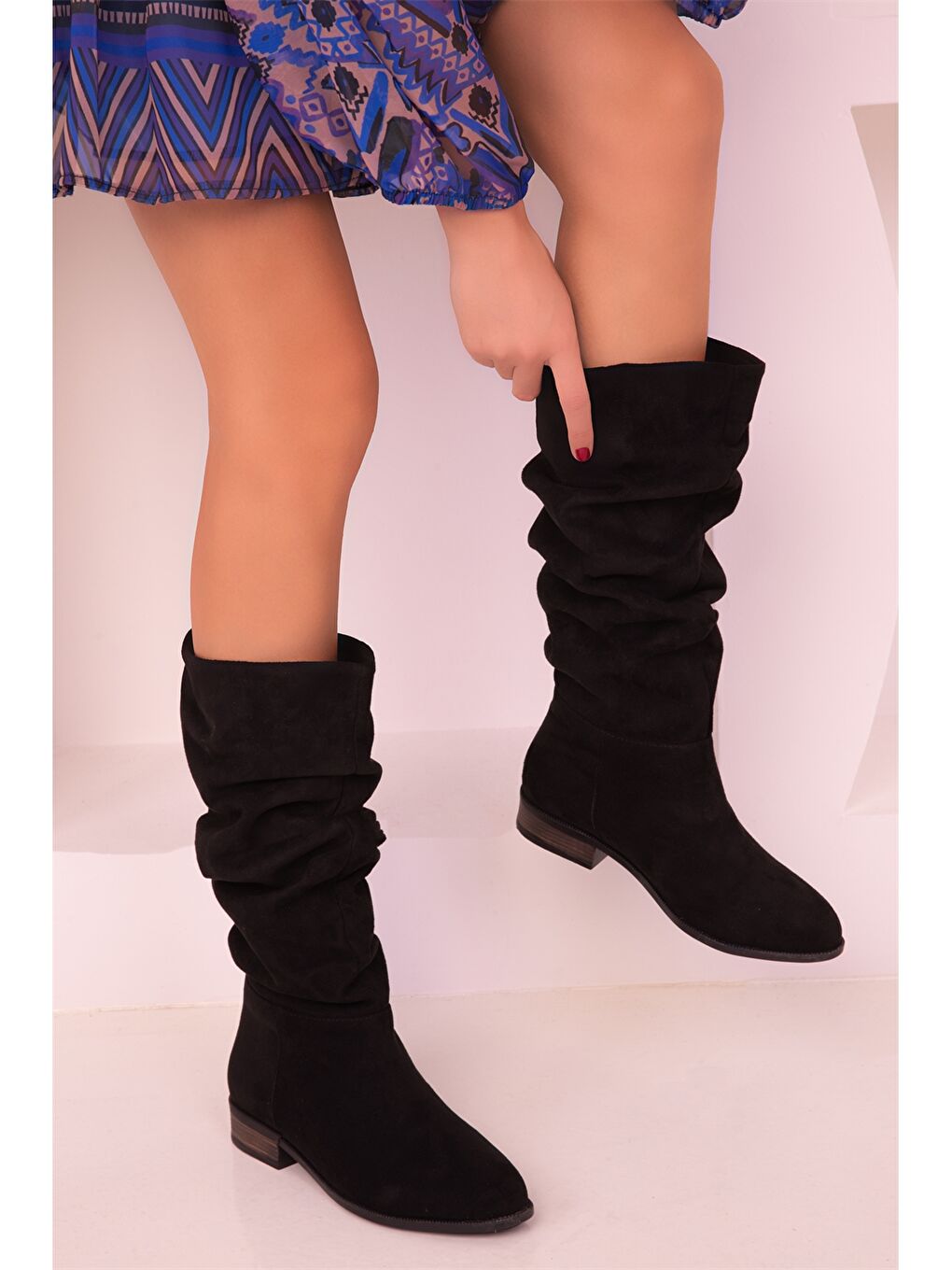 Siyah Süet Görünümlü Kadın Çizme-1