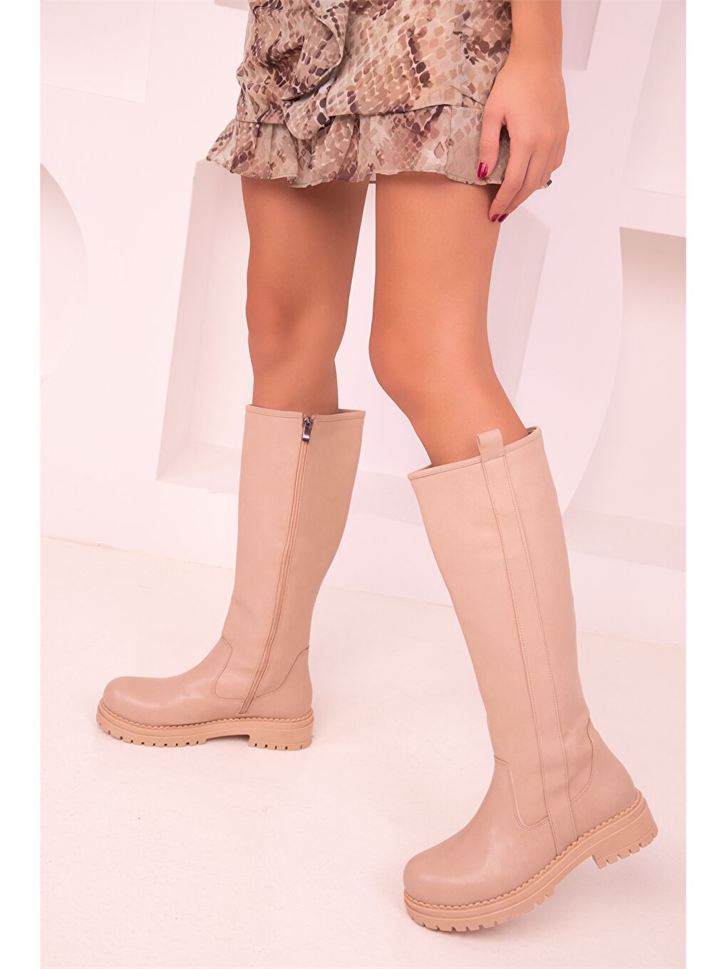 Pembe Deri Görünümlü Fermuarlı Kadın Çizme-1