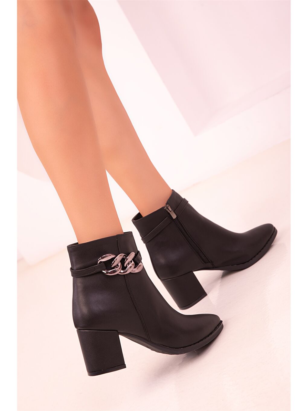 Siyah Fermuarlı Topuklu Kadın Bot-3
