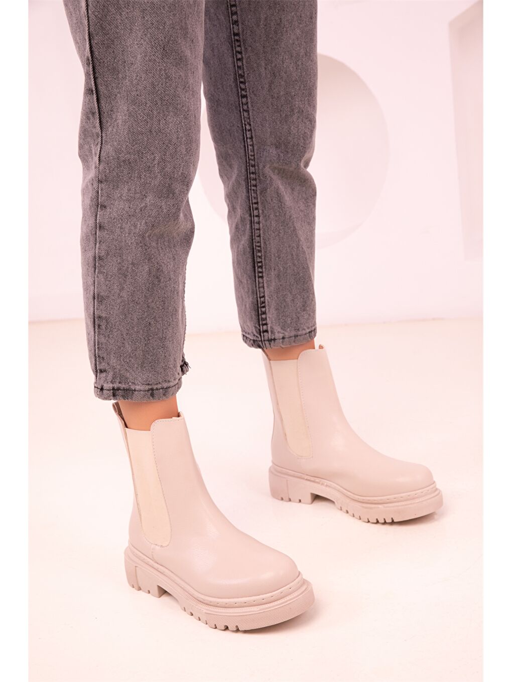 Bej Deri Görünümlü Bilek Boy Kadın Bot-4