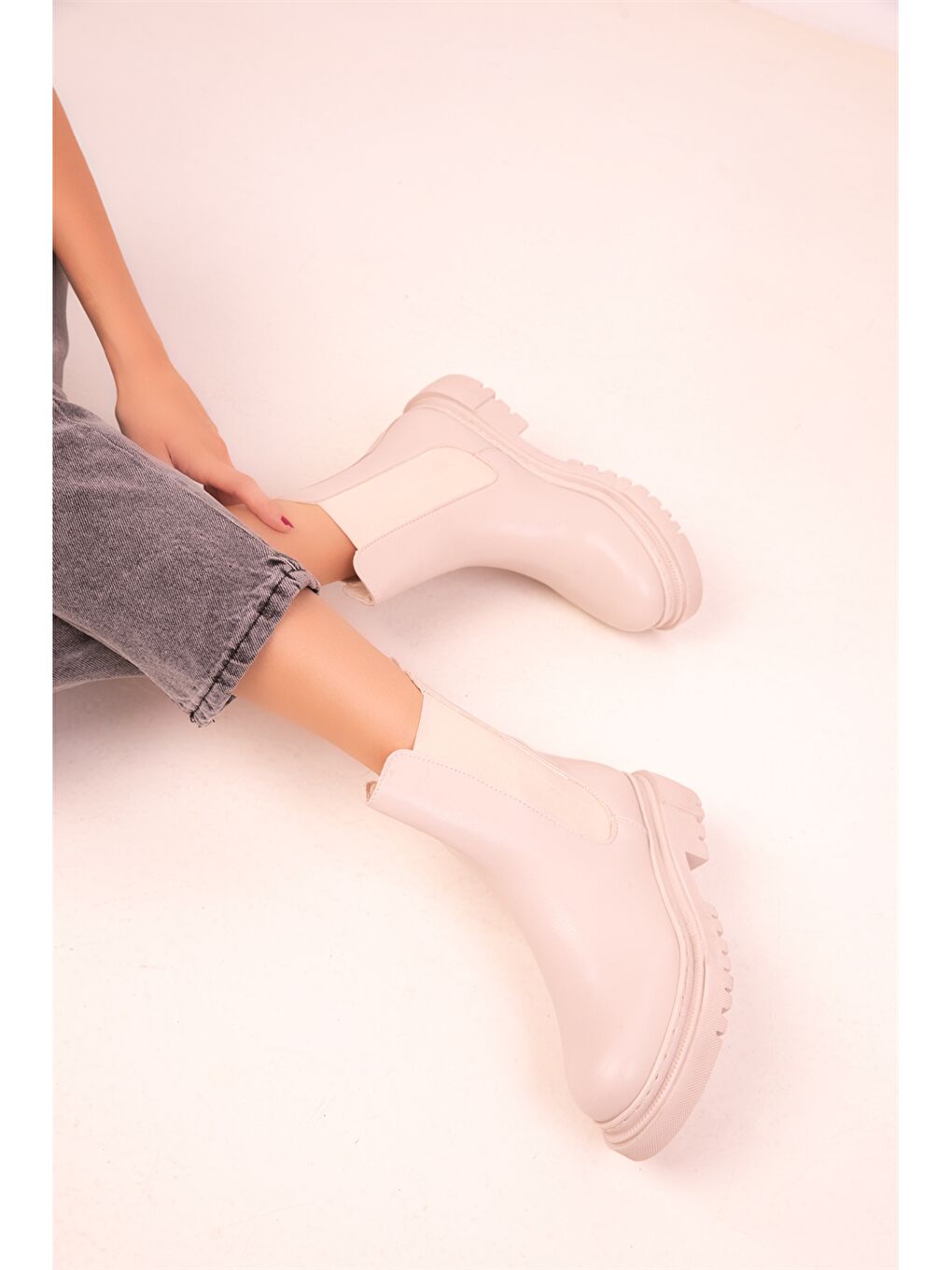 Bej Deri Görünümlü Bilek Boy Kadın Bot-3