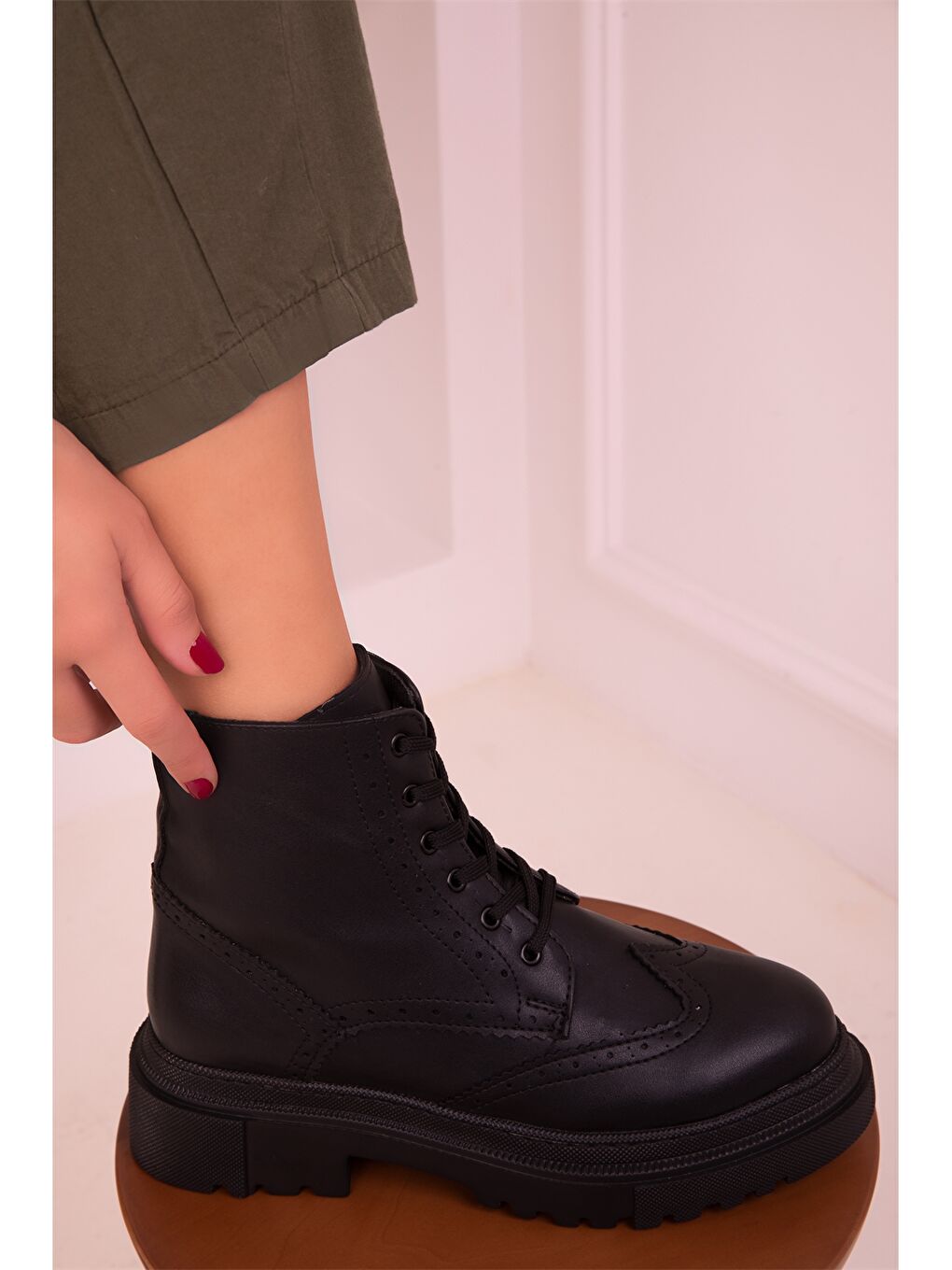 Siyah Süet Görünümlü Kalın Taban Kadın Bot-3