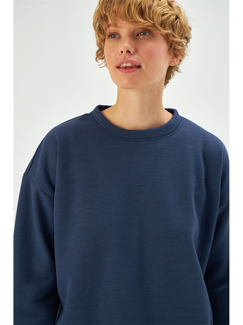 Crew Neck Plain Long Sleeve Women's Sweatshirt-3