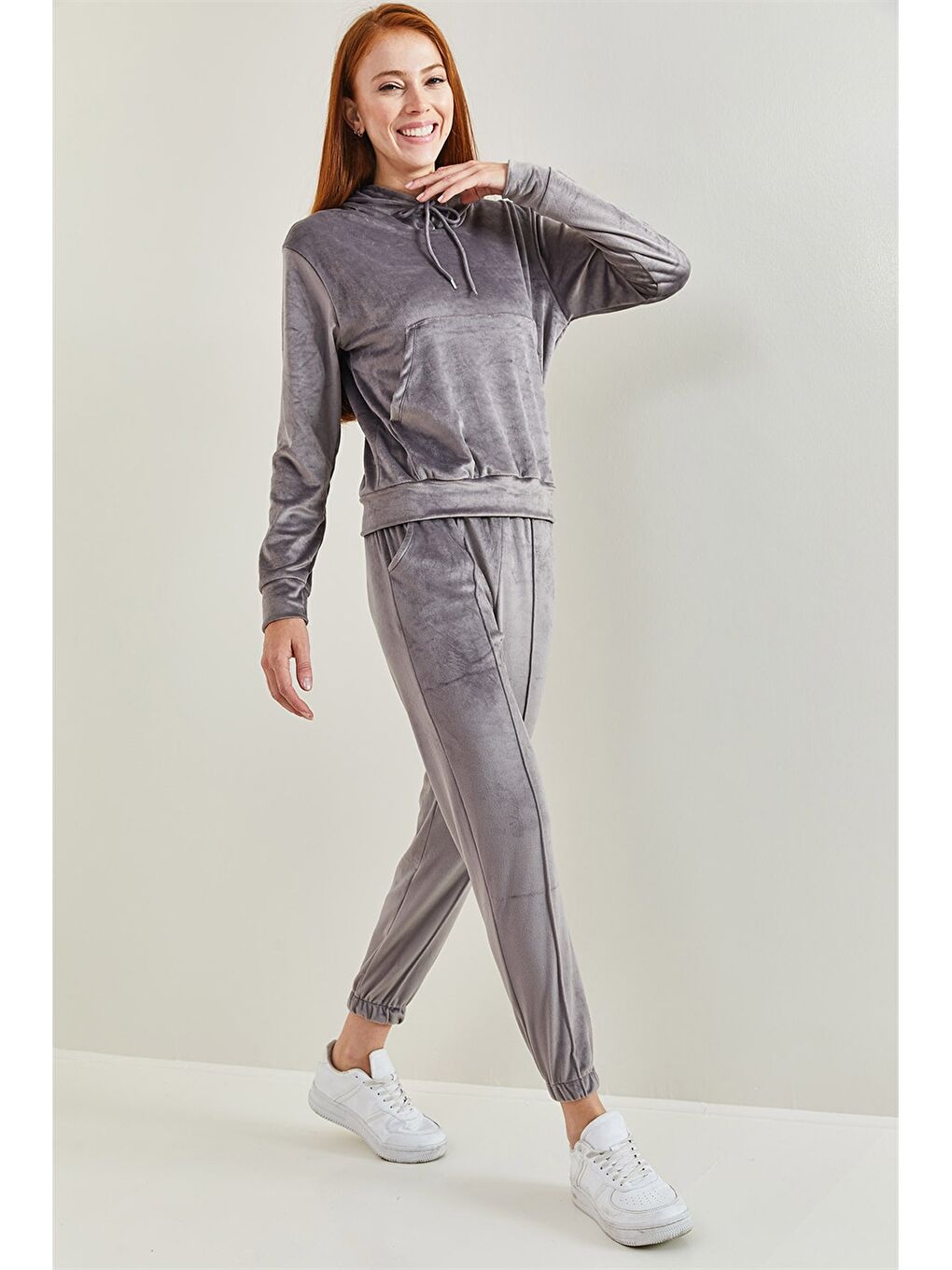 Gri Kapüşonlu Düz Uzun Kollu Kadife Kadın Eşofman Takımı-3