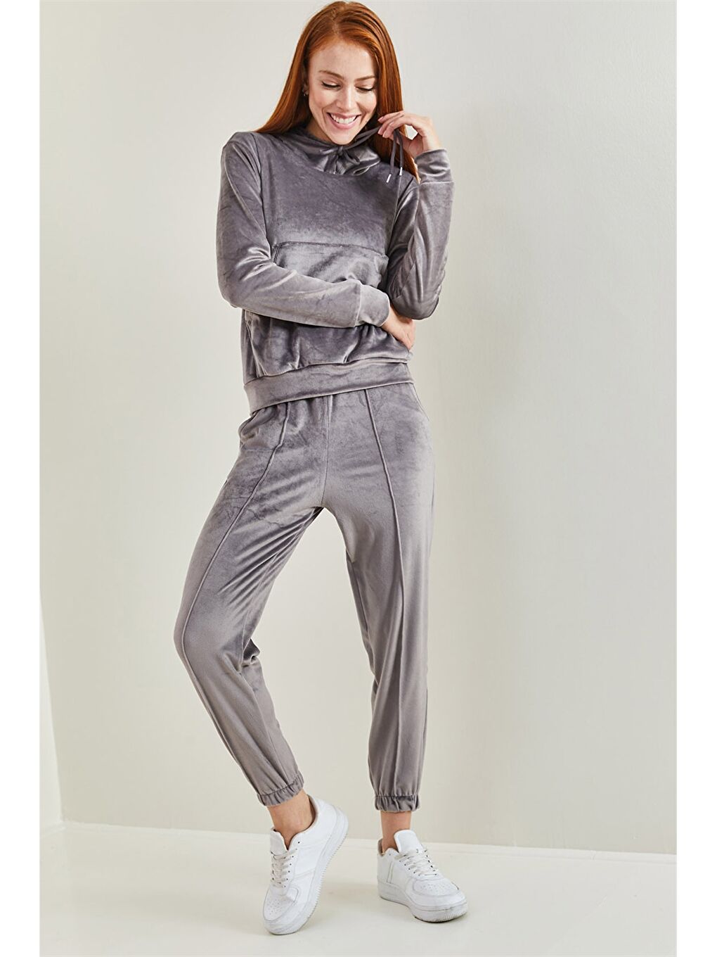 Gri Kapüşonlu Düz Uzun Kollu Kadife Kadın Eşofman Takımı-4