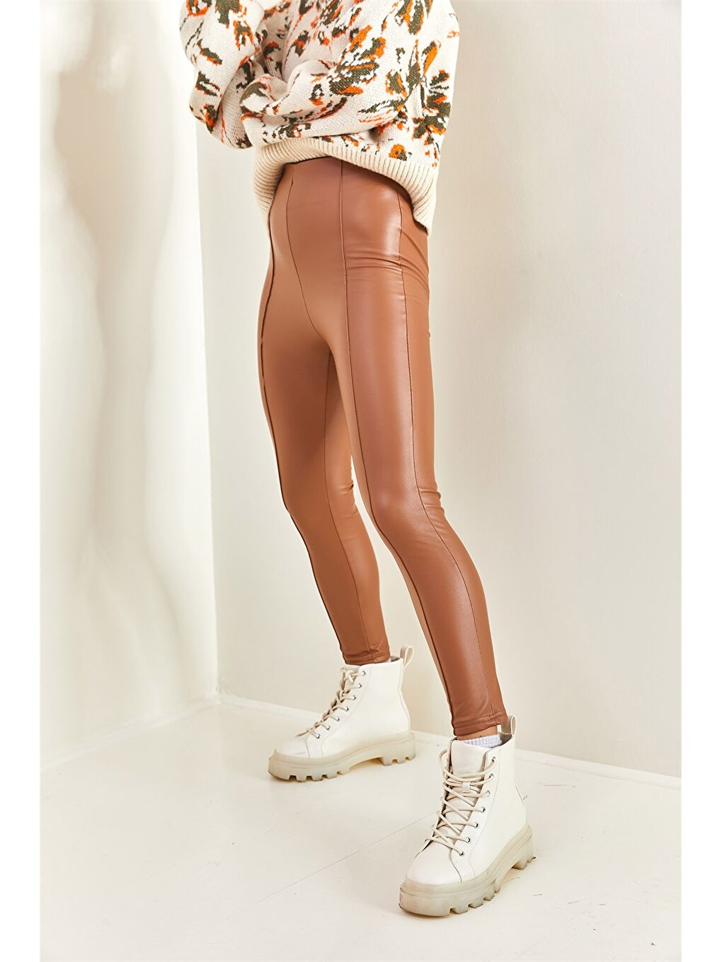 Kahverengi Standart Fit Düz Deri Görünümlü Kadın Tayt Pantolon-2
