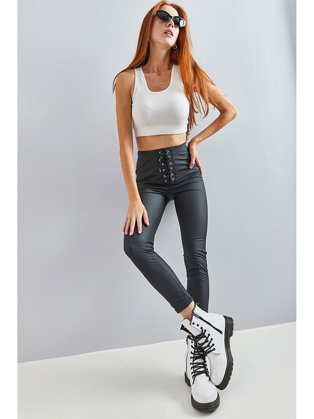 Siyah Standart Fit Düz Deri Görünümlü Kadın Tayt Pantolon-1