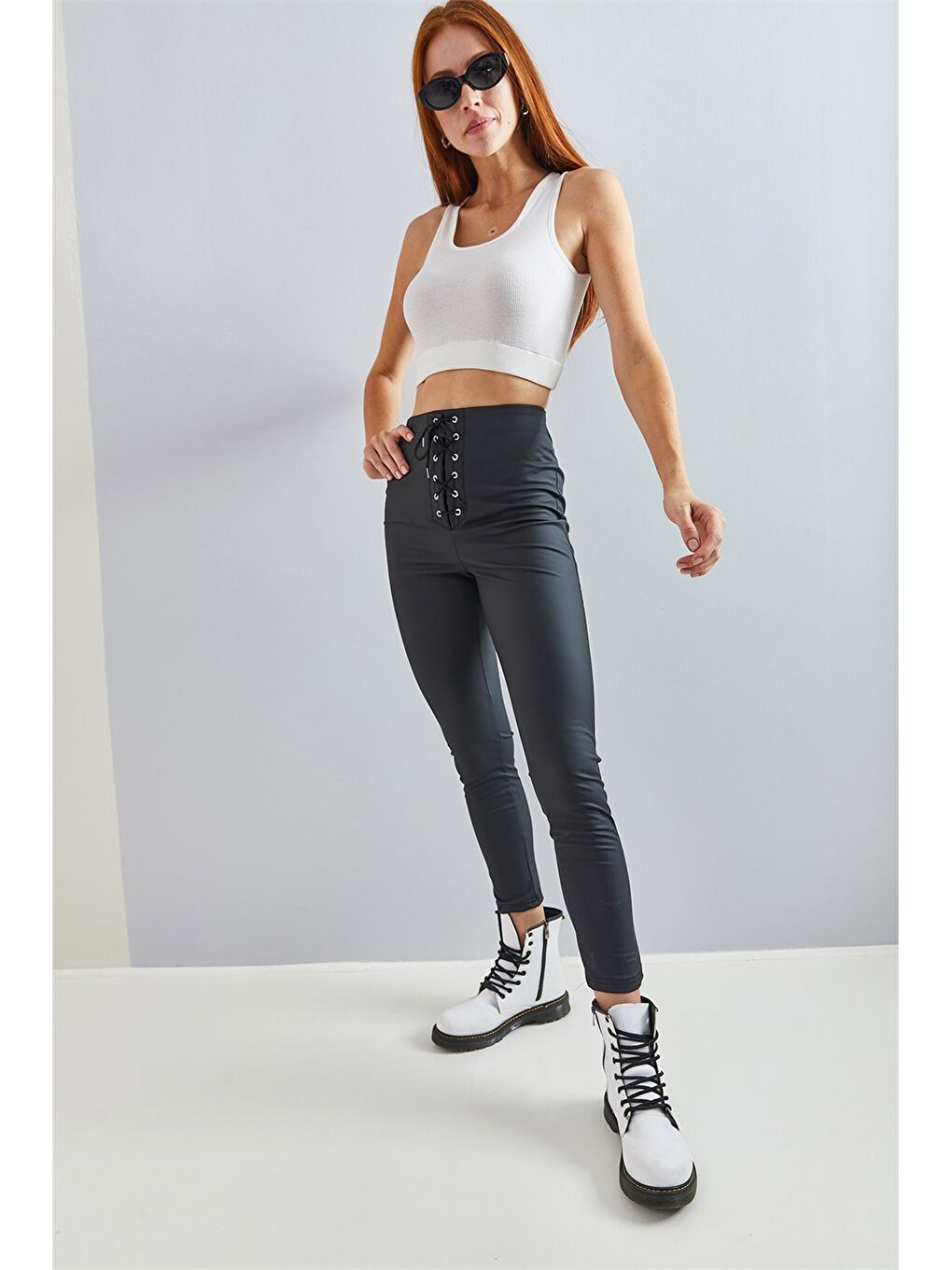 Siyah Standart Fit Düz Deri Görünümlü Kadın Tayt Pantolon-3