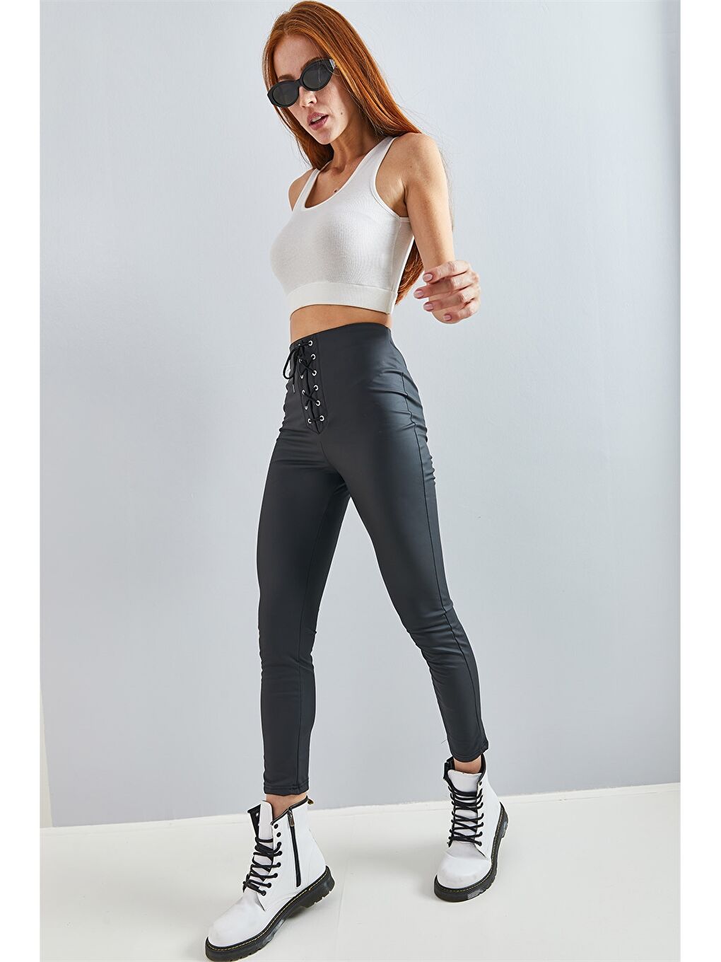 Siyah Standart Fit Düz Deri Görünümlü Kadın Tayt Pantolon-4