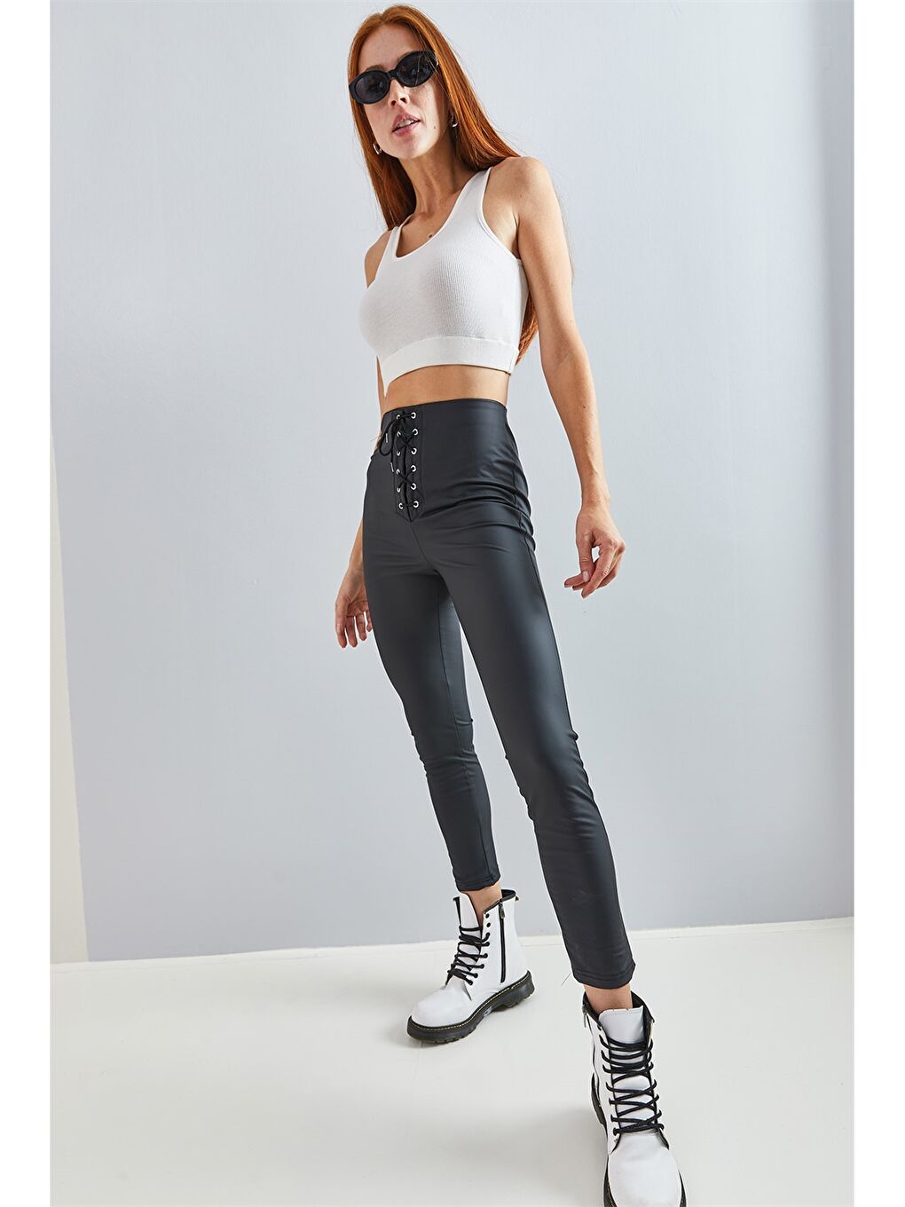 Siyah Standart Fit Düz Deri Görünümlü Kadın Tayt Pantolon-5