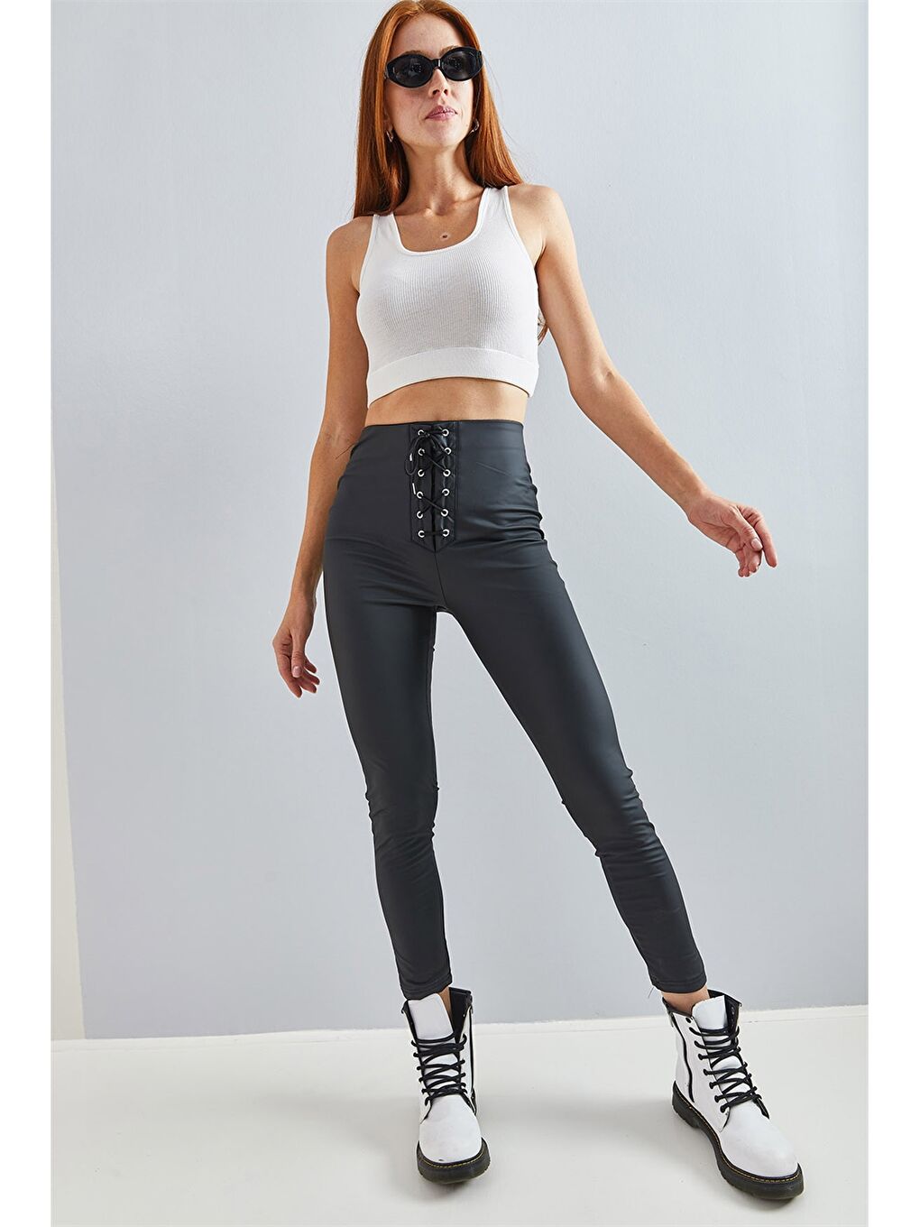 Siyah Standart Fit Düz Deri Görünümlü Kadın Tayt Pantolon-6