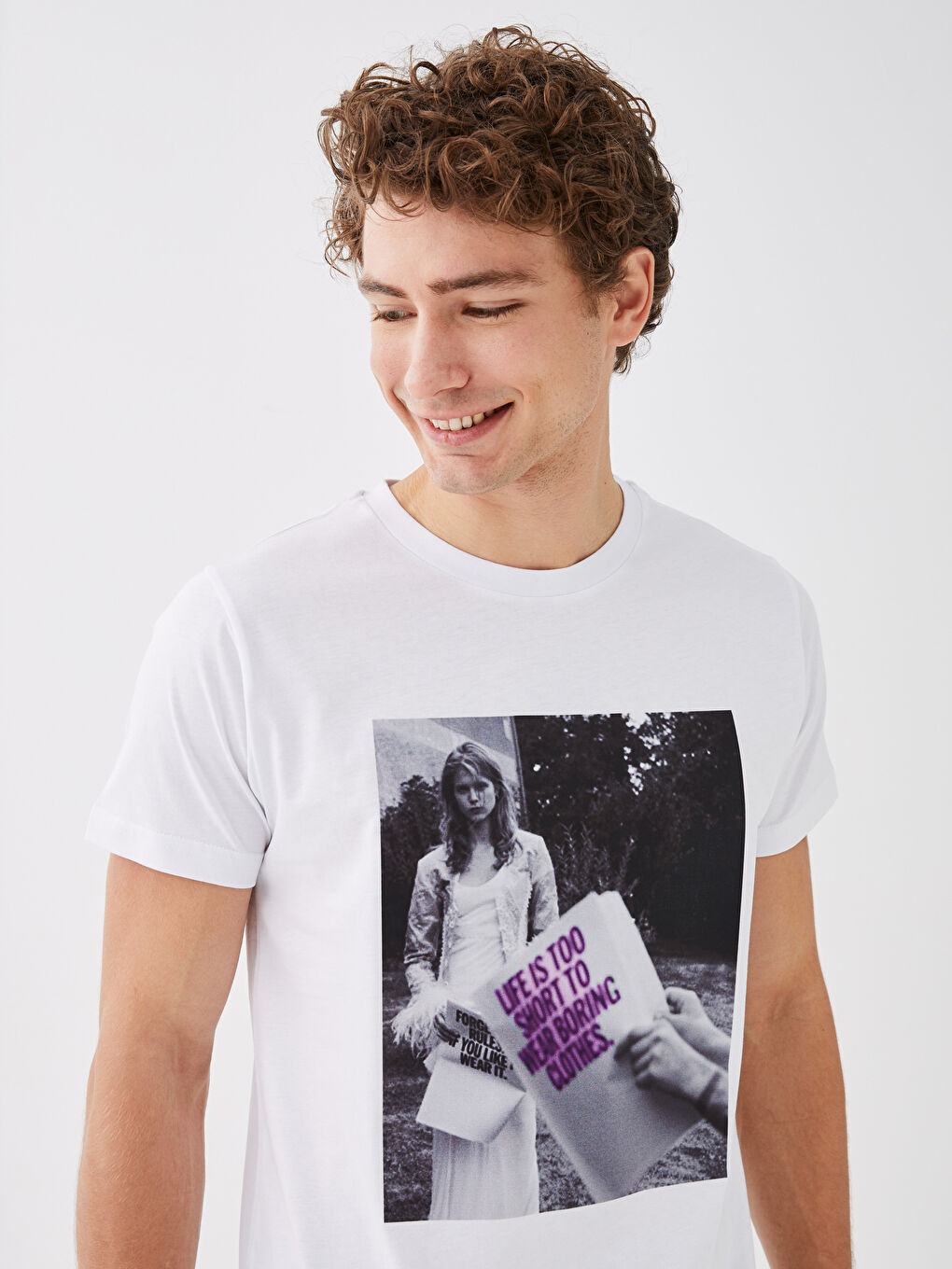 Beyaz Bisiklet Yaka Kısa Kollu Baskılı Erkek Tişört