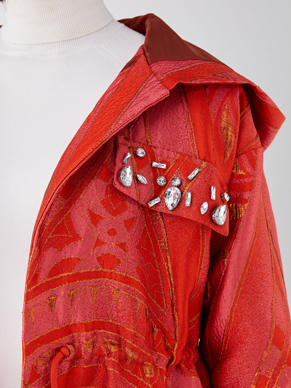 Kırmızı Kapüşonlu Desenli Uzun Kollu Kadın Ceket-8