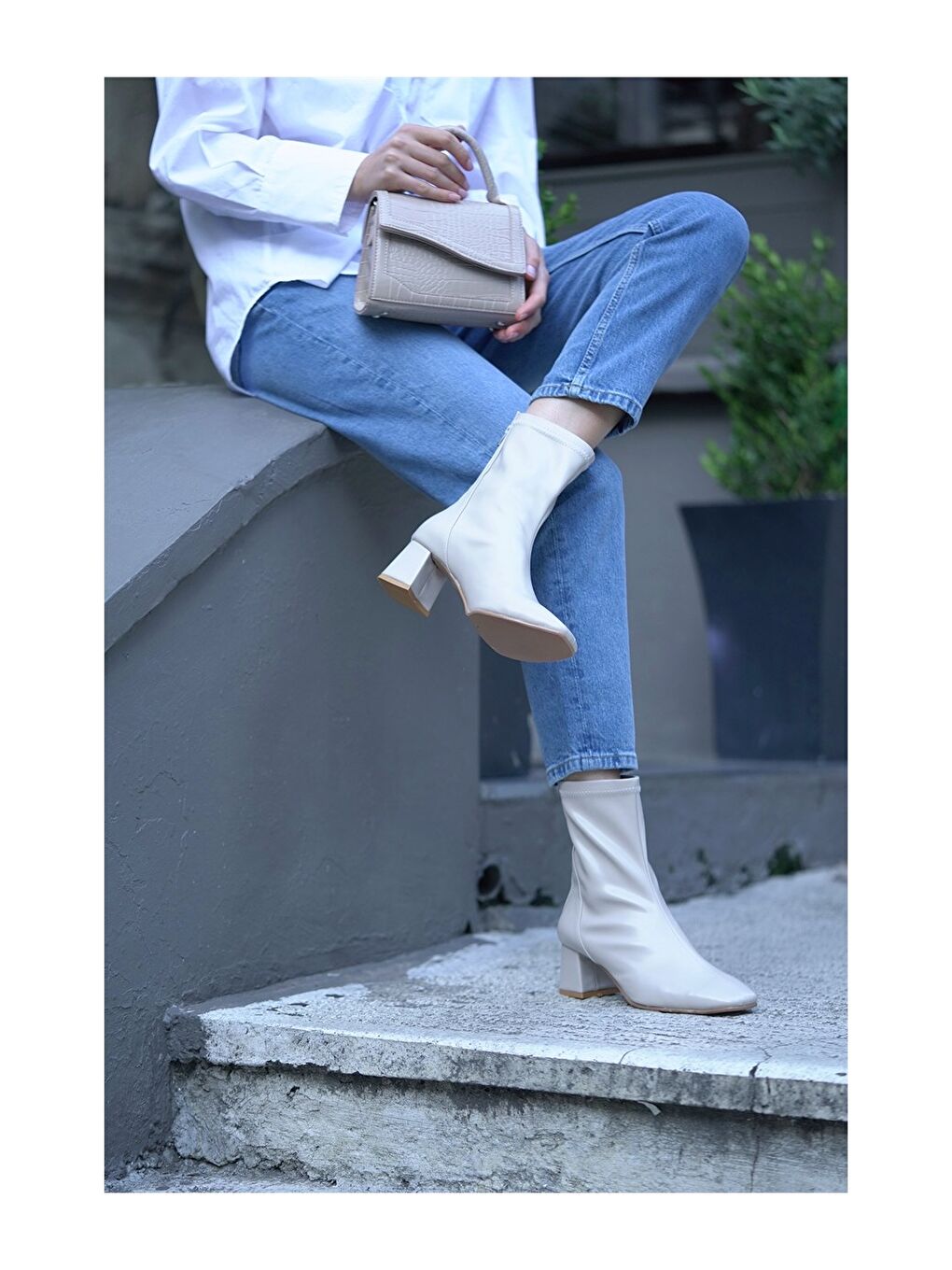 Bej Deri Görünümlü Streç Topuklu Kadın Bot