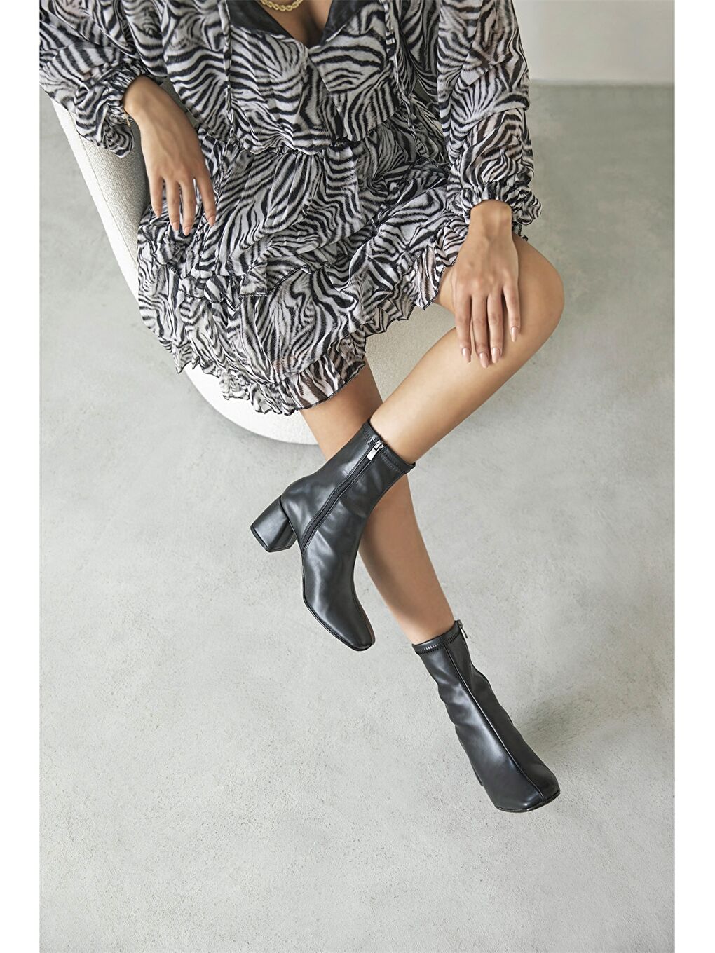 Siyah Fermuarlı Streç Topuklu Kadın Bot-1