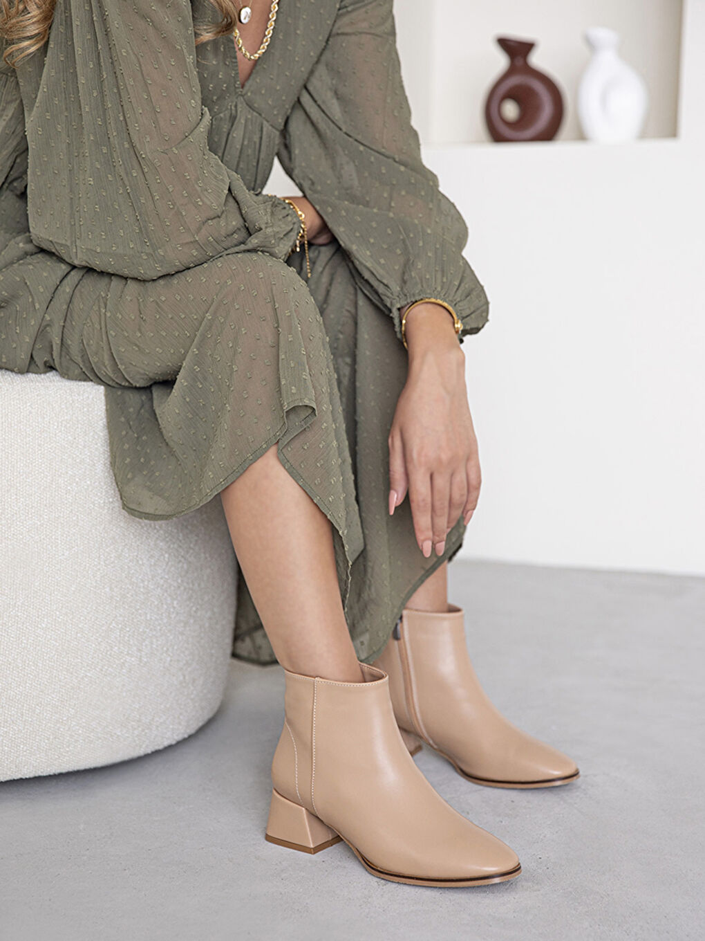 Kahverengi Fermuarlı Topuklu Kadın Bot