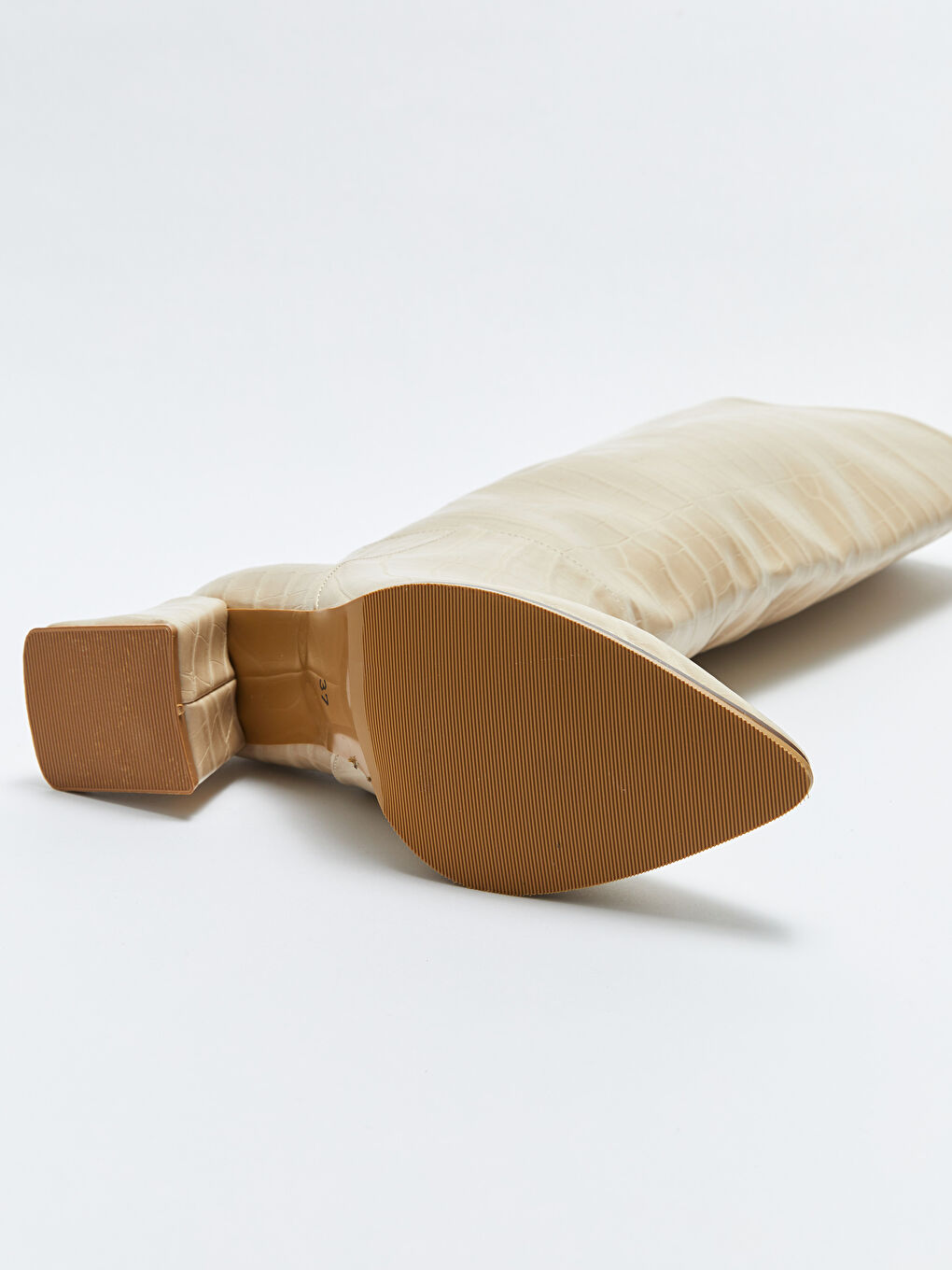 Bej Deri Görünümlü Kroko Desenli Kadın Çizme-3