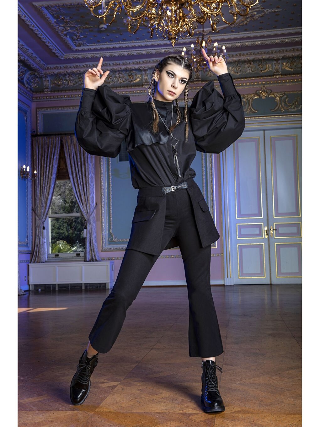 Siyah Dik Yaka Düz Balon Kollu Poplin Kadın Gömlek