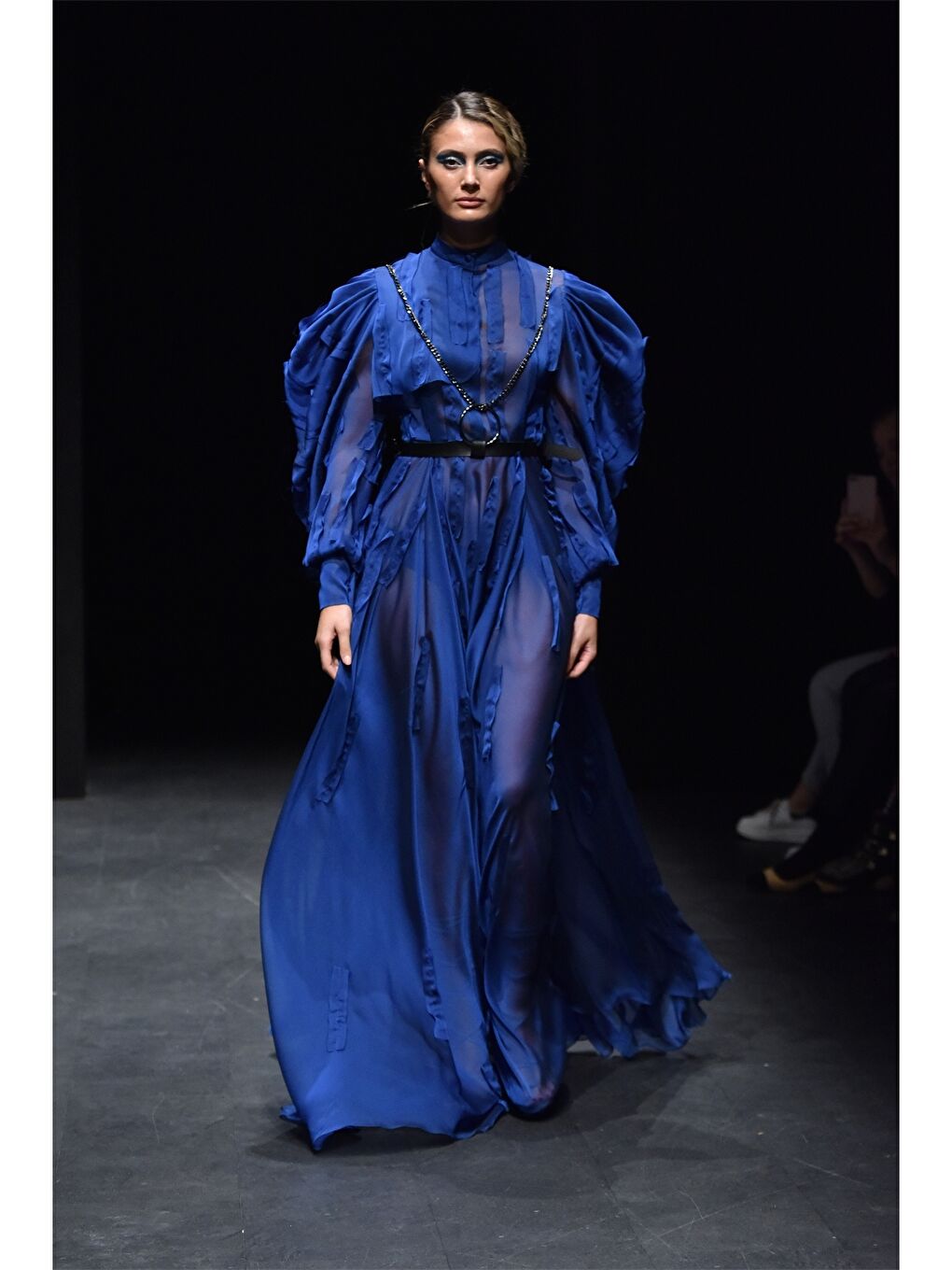 Mavi Dik Yaka Kendinden Desenli Balon Kollu Kadın Elbise