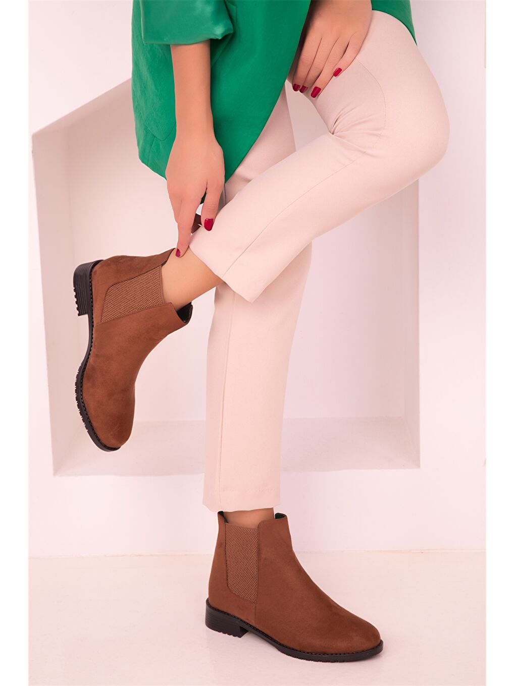 Ekru Yanları Lastikli Bilek Boy Kadın Bot