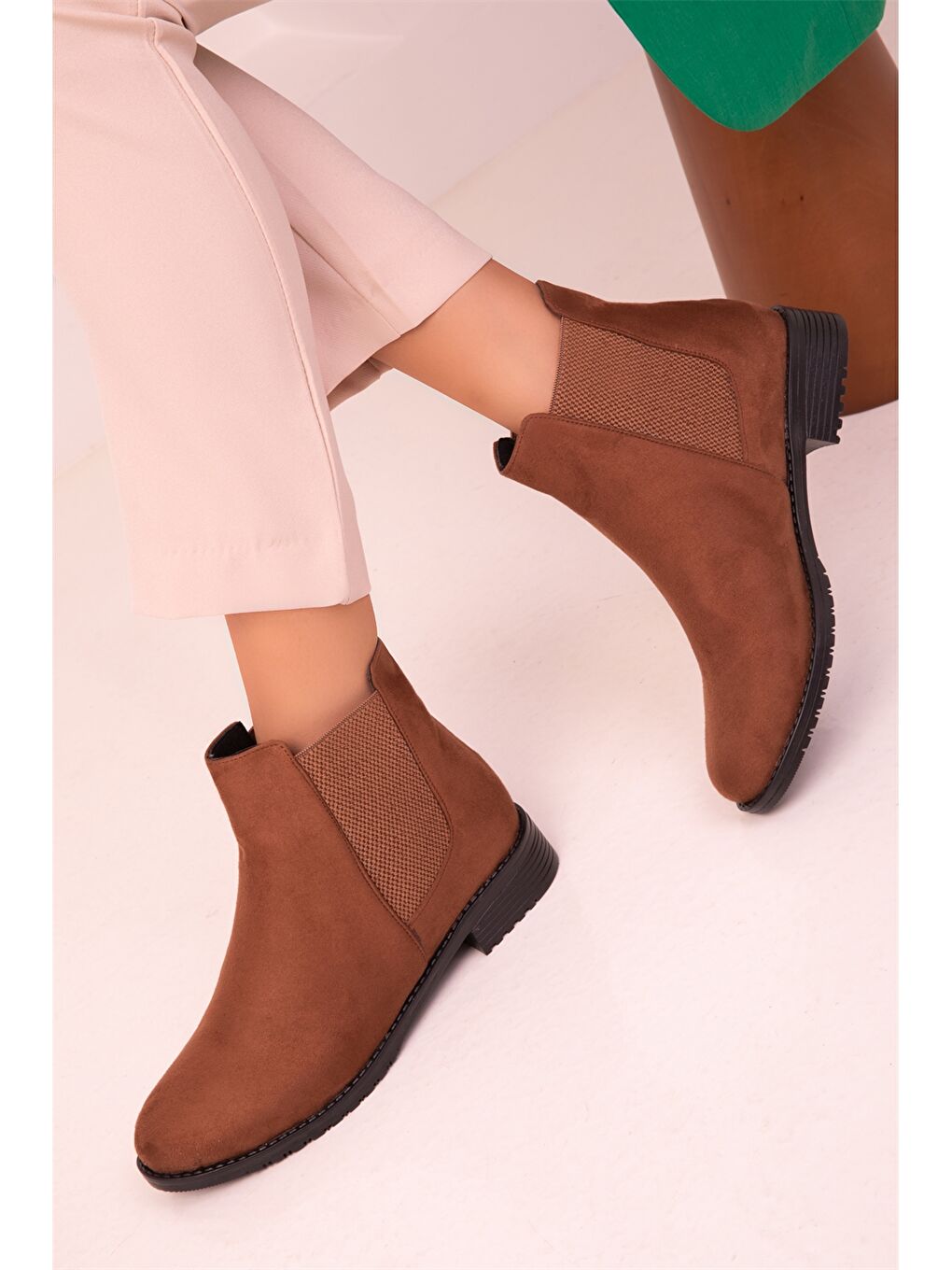 Ekru Yanları Lastikli Bilek Boy Kadın Bot-1