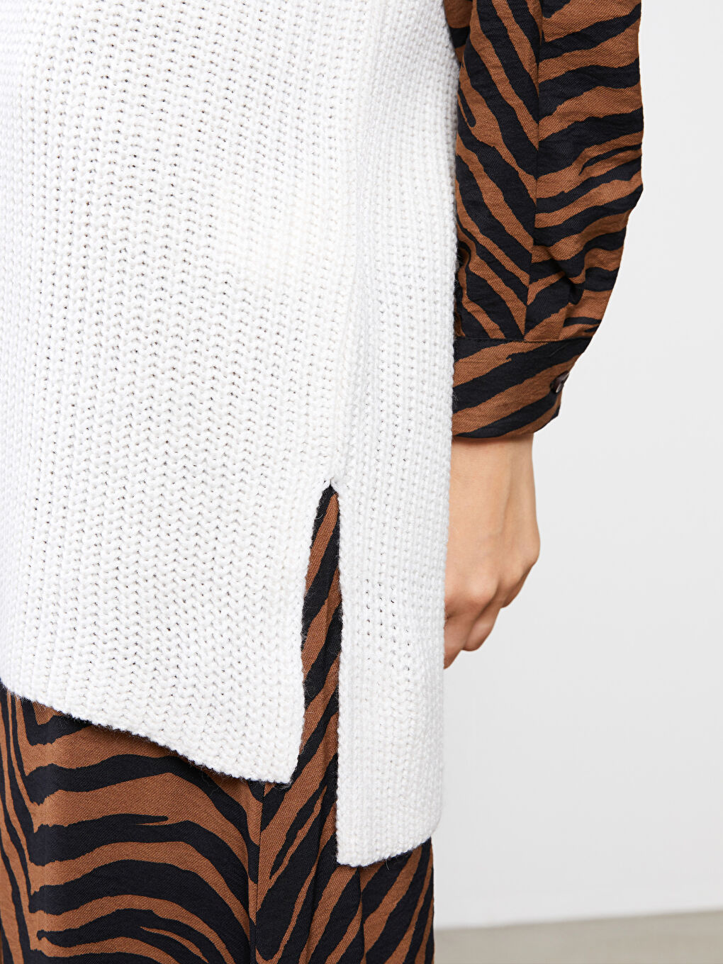 Crew Neck Plain Oversize Women's Knitwear Sweater-3