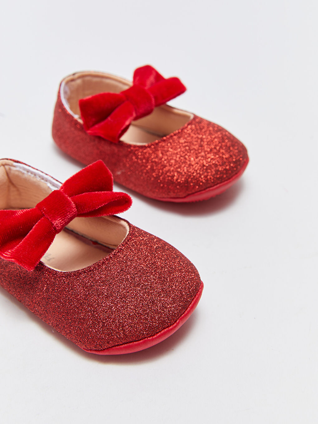 Kırmızı Fiyonk Detaylı Kız Bebek İlk Adım Ayakkabısı ve Saç Bandı-3